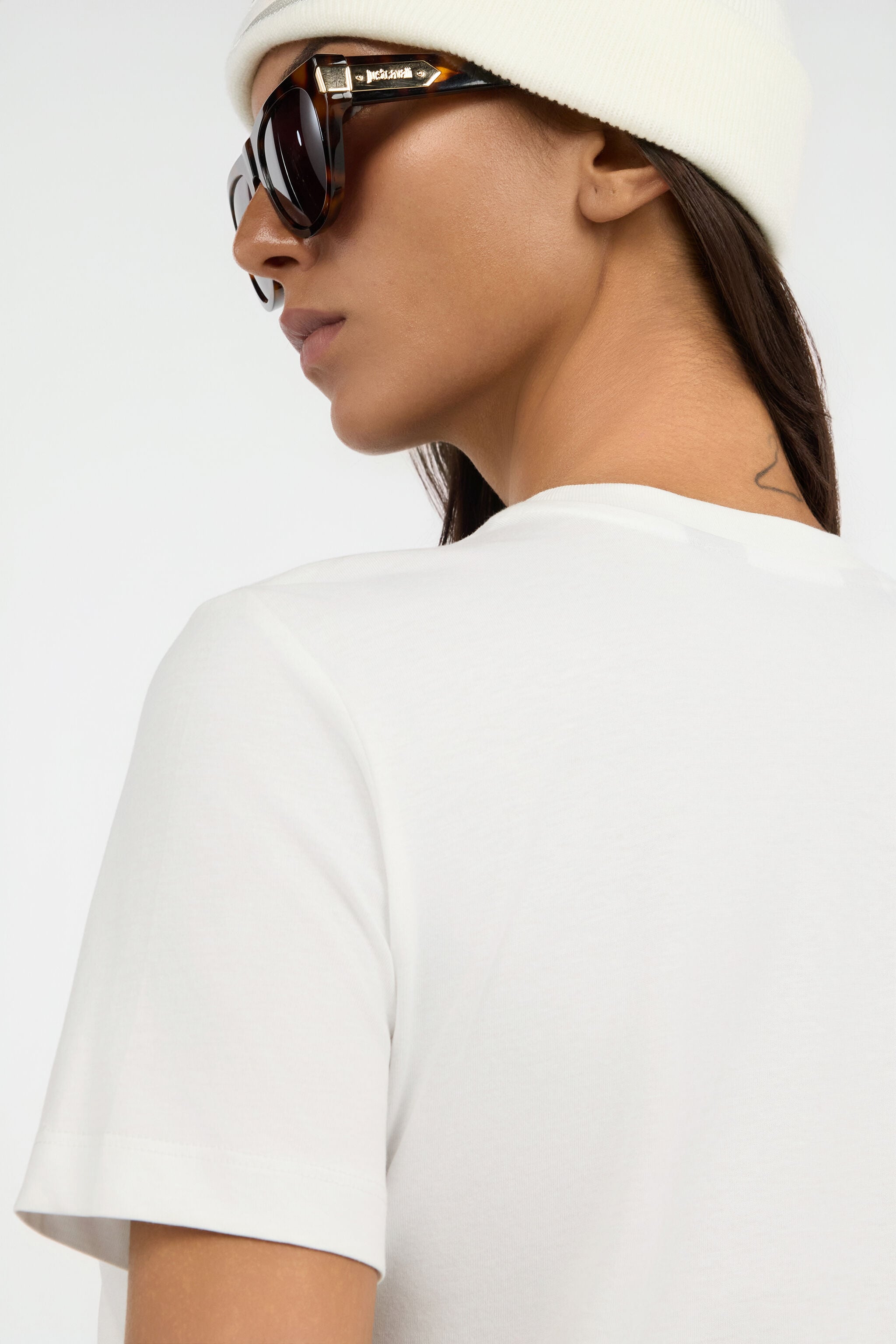 JC White T-Shirt With Embellished Logo JC White T-Shirt With Embellished Logo WHITE/GOLD VFT203-VF326
