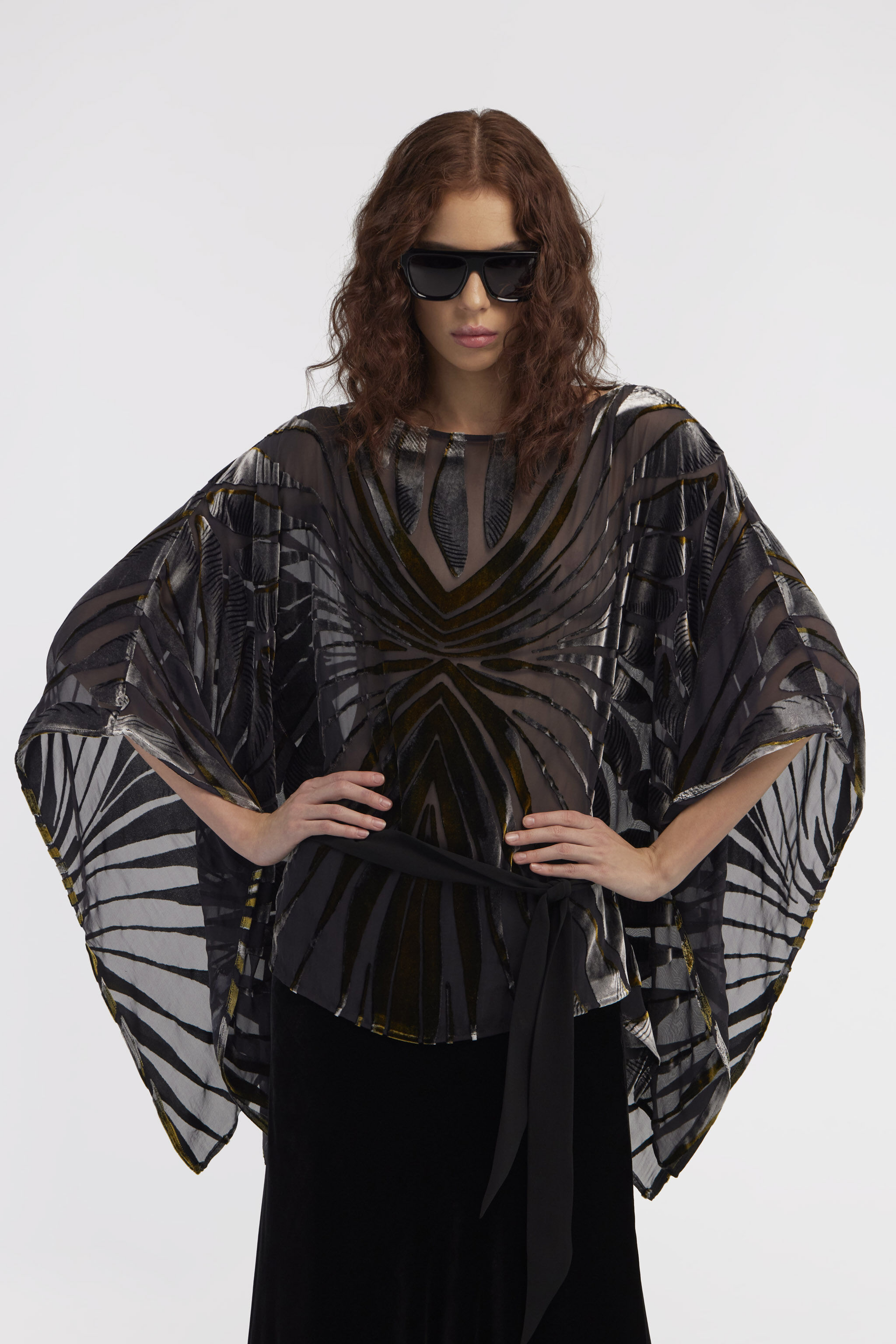 RC Blusa caftano stampata nera con cintura a fusciacca RC Blusa caftano stampata nera con cintura a fusciacca Nero RWT725-VLI15