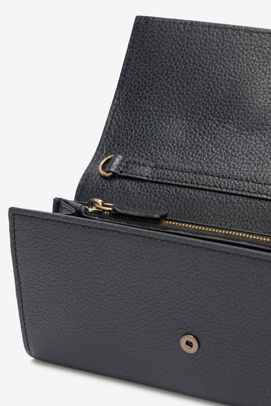 RC Black Wallet On Chain with Monogram RC RC Black Wallet On Chain with Monogram RC BLACK QOA00D-PZO37