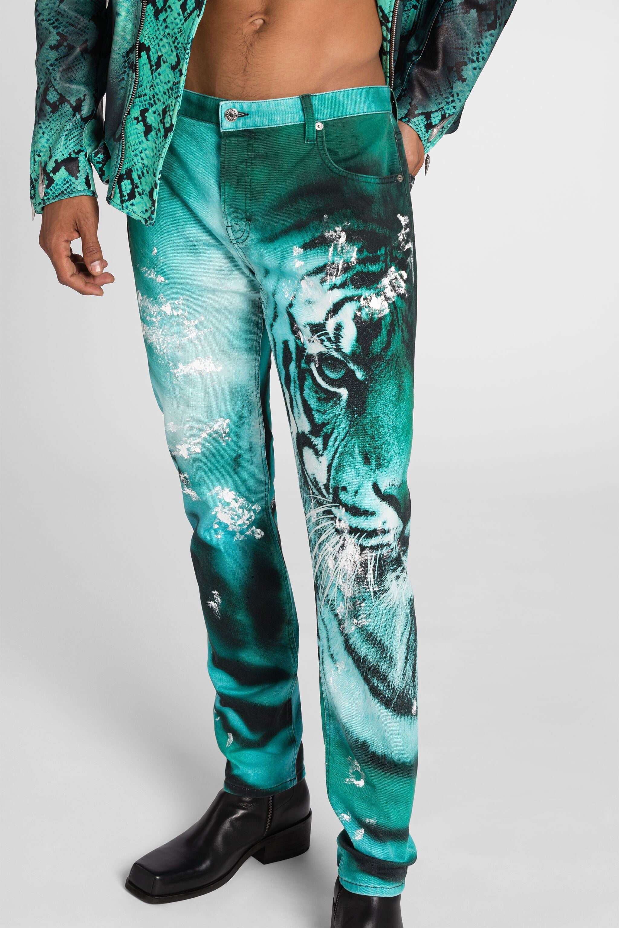 RC Skinny Jeans mit Tiger-Print RC Skinny Jeans mit Tiger-Print Hellblau PRJ256-DAE41