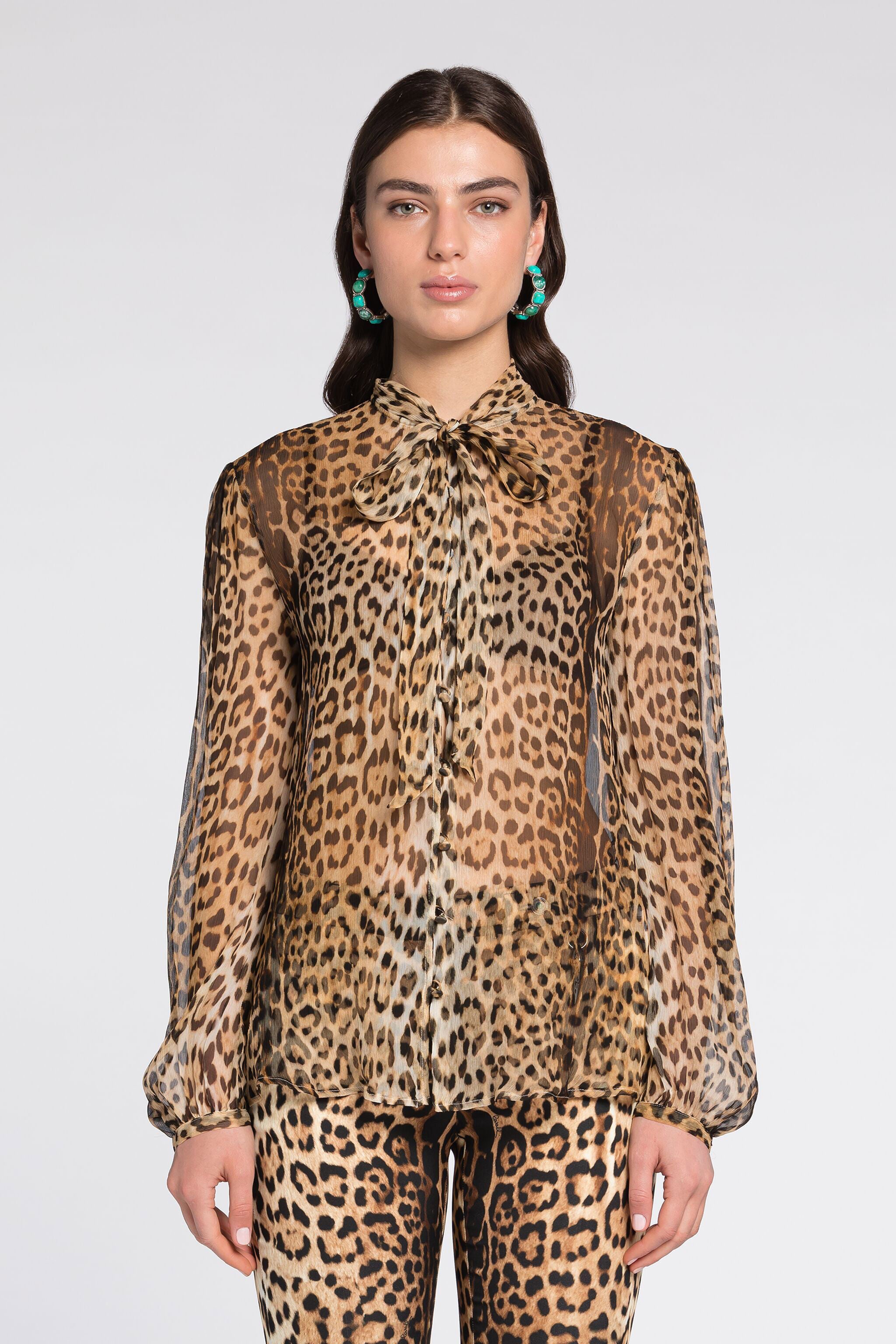 CLASS Roberto Cavalli 豹柄 SILK長袖シャツ レオパード Leopard-Print Silk Shirt in Light Brown for Women | Roberto Cavalli®