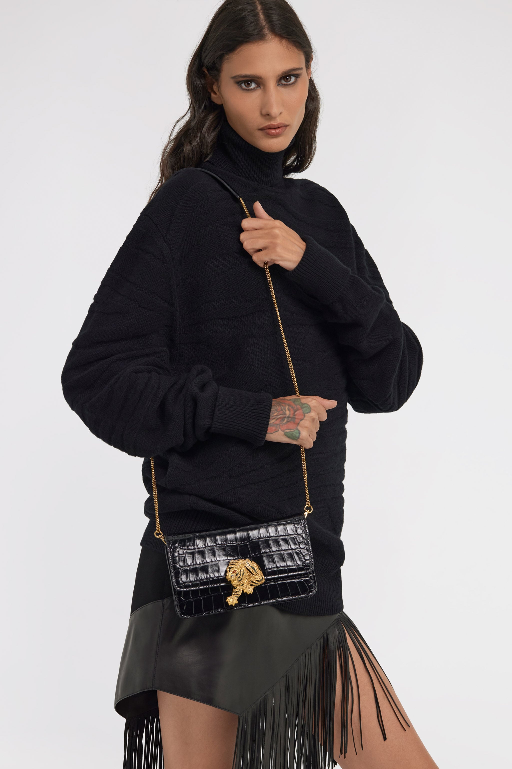roberto Cavalli 型押ゴシック　レザーバッグ Crocodile-Embossed Shoulder Bag in Black for Women | Roberto Cavalli®