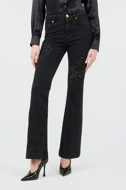 RC Vaqueros Acampanados Negros Con Bordado Floral RC Vaqueros Acampanados Negros Con Bordado Floral BLACK SOJ20J-DL001
