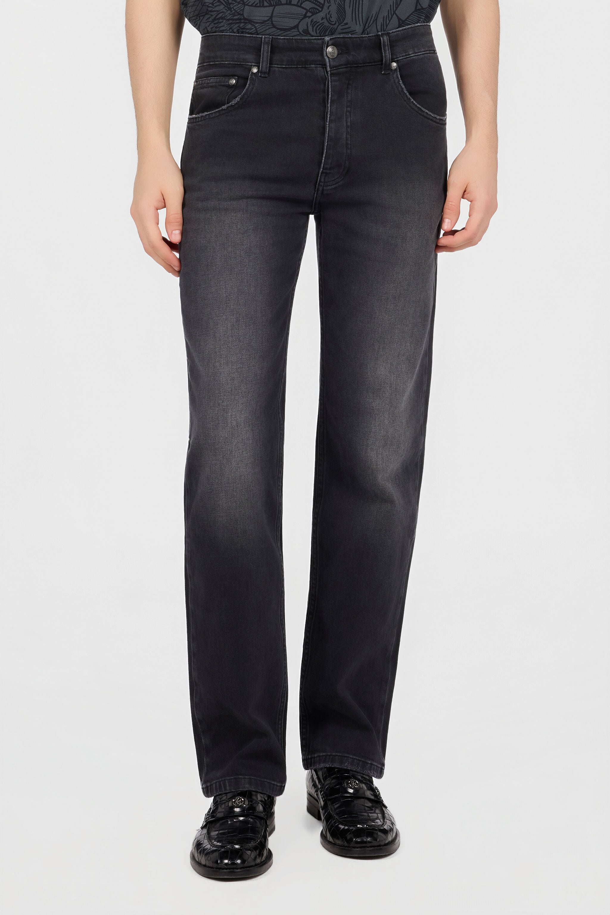 JC Straight Fit Jeans in Verwaschenem Schwarz JC Straight Fit Jeans in Verwaschenem Schwarz BLACK BLACK UFJ003-UF023