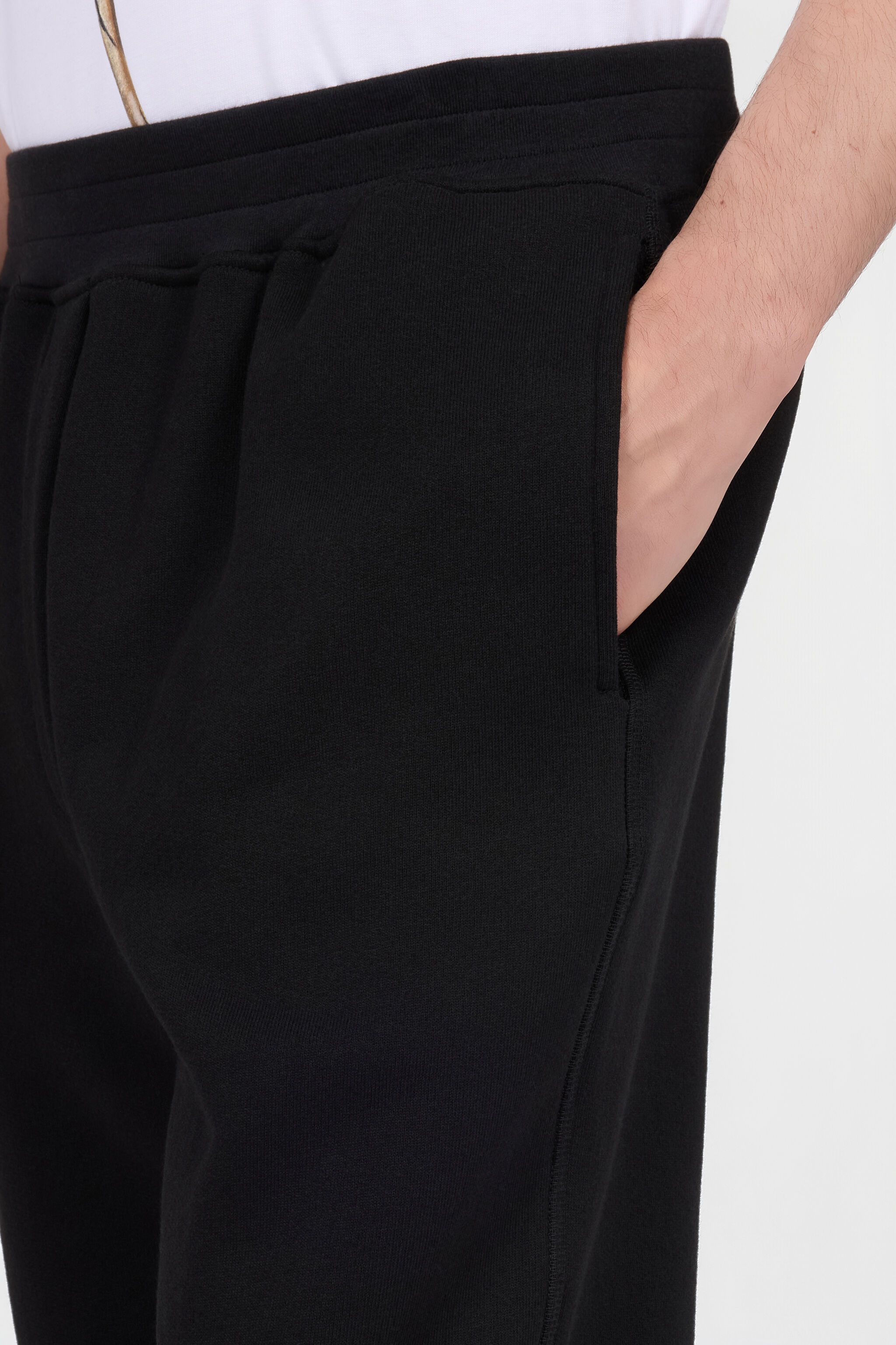 RC Pantalones Negros Con Serpiente Bordada RC Pantalones Negros Con Serpiente Bordada BLACK XNT20H-CF021