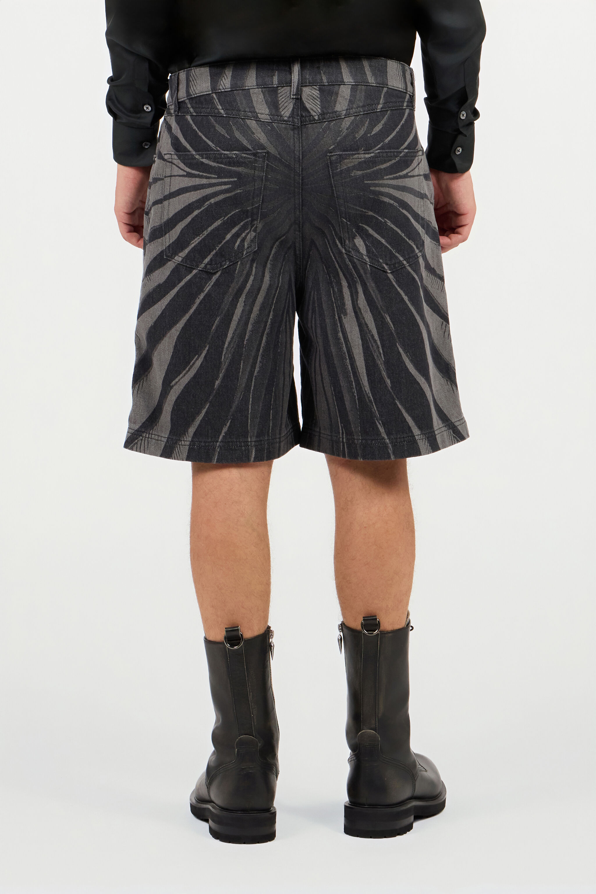 Ray Of Gold Print Bermuda Shorts in GREY BLACK for Men | Roberto