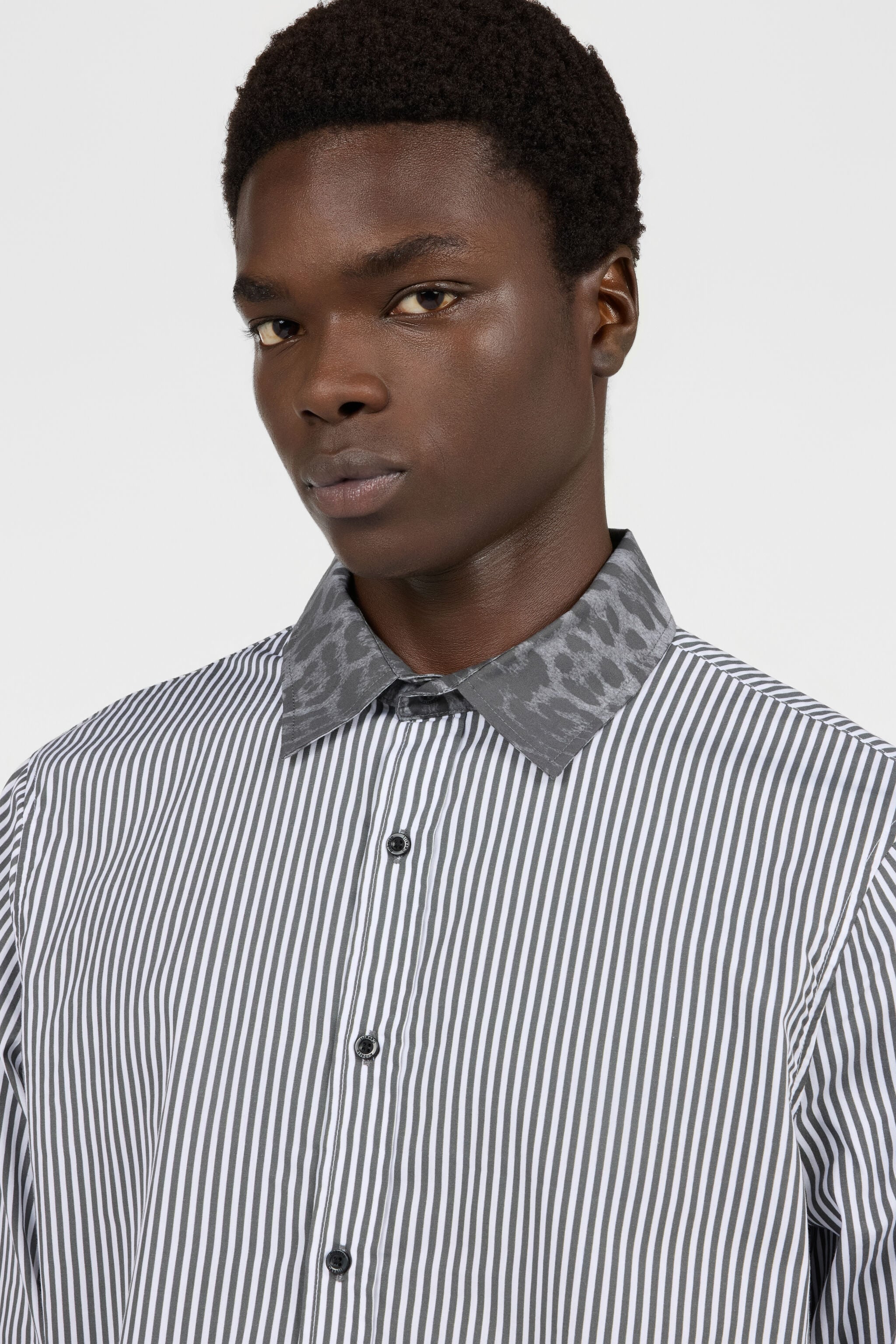 RC White Shirt with Striped Contrast Collar RC White Shirt with Striped Contrast Collar BLACK TOT70D-CH032
