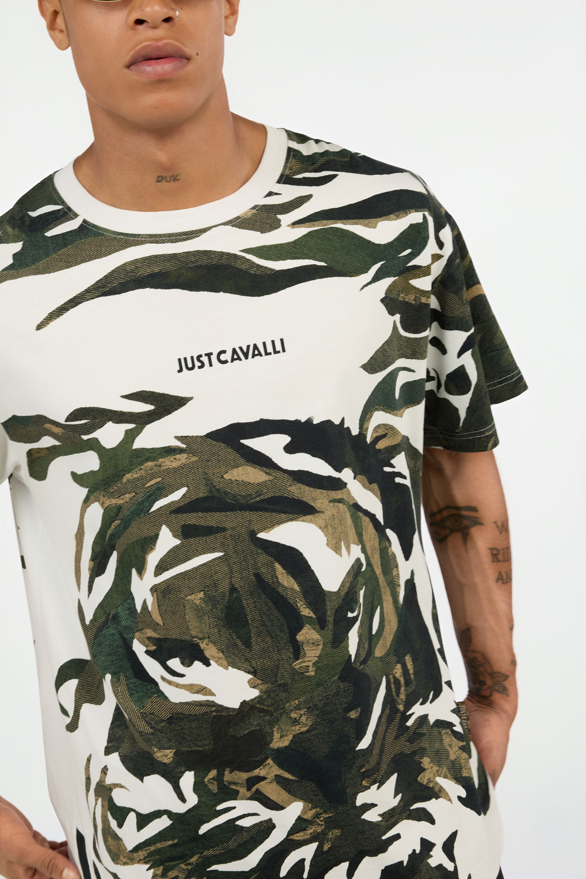 JC Camiseta Con Estampado Tiger Camu OFF WHITE VFT050-VF094