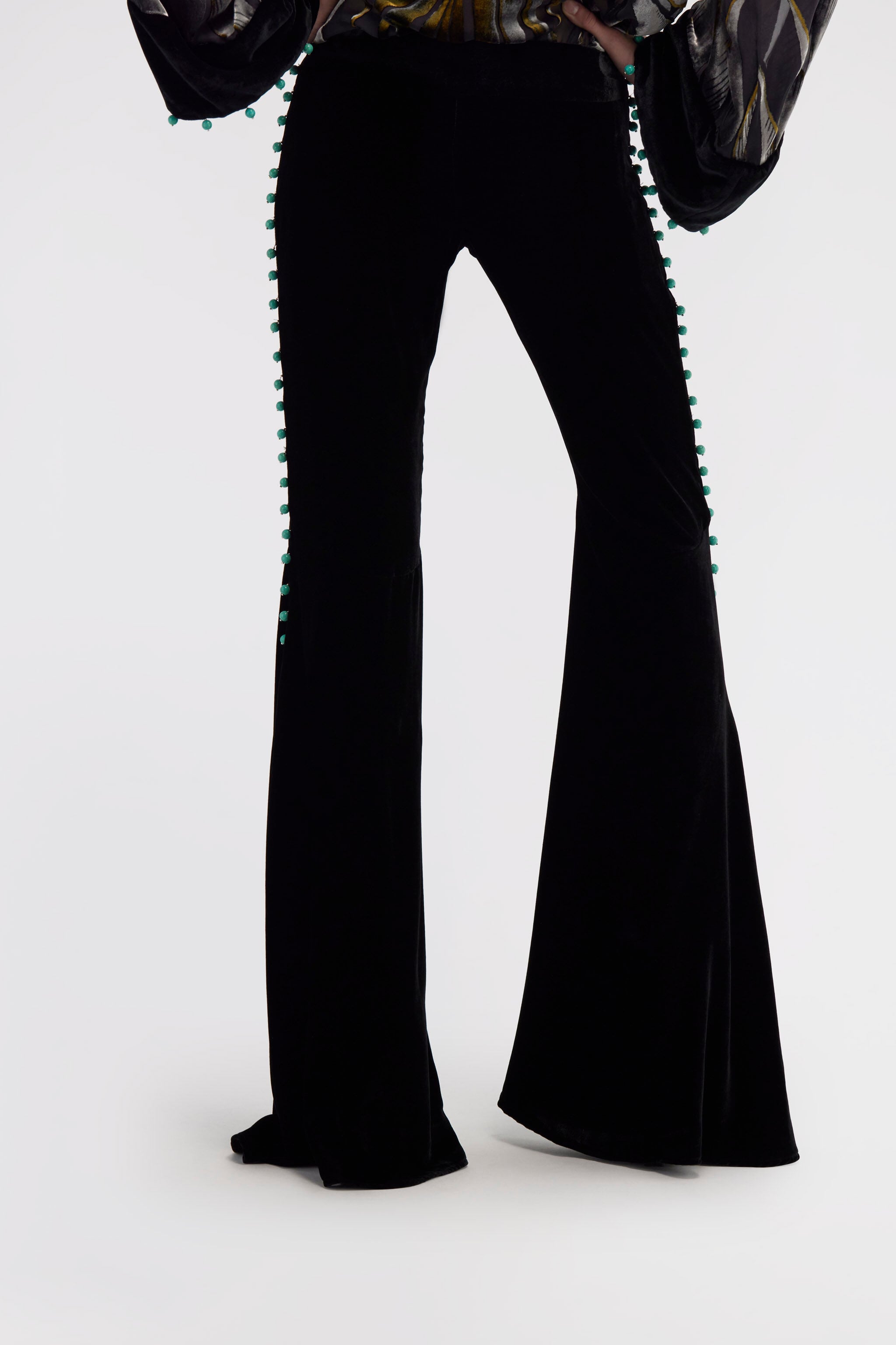 RC Pantalon Évasé en Velours Noir à Perles RC Pantalon Évasé en Velours Noir à Perles Noir RKR200-VL067