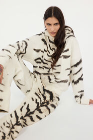RC Woman Sweatshirt With White Tigresse OGAT X Roberto Cavalli Print RC Woman Sweatshirt With White Tigresse OGAT X Roberto Cavalli Print Black/White UQT66A-2GA39