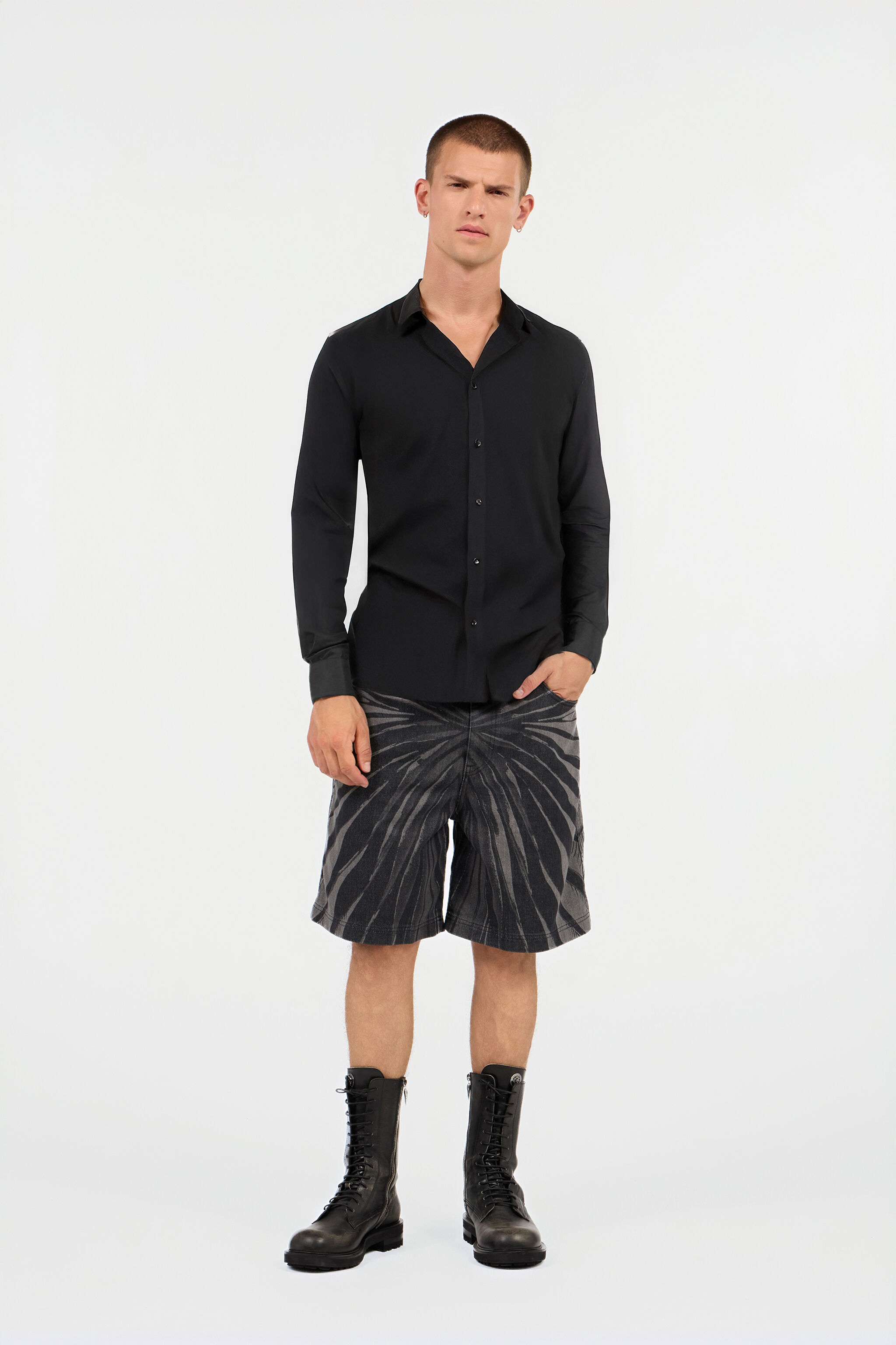 Ray Of Gold Print Bermuda Shorts in GREY BLACK for Men | Roberto
