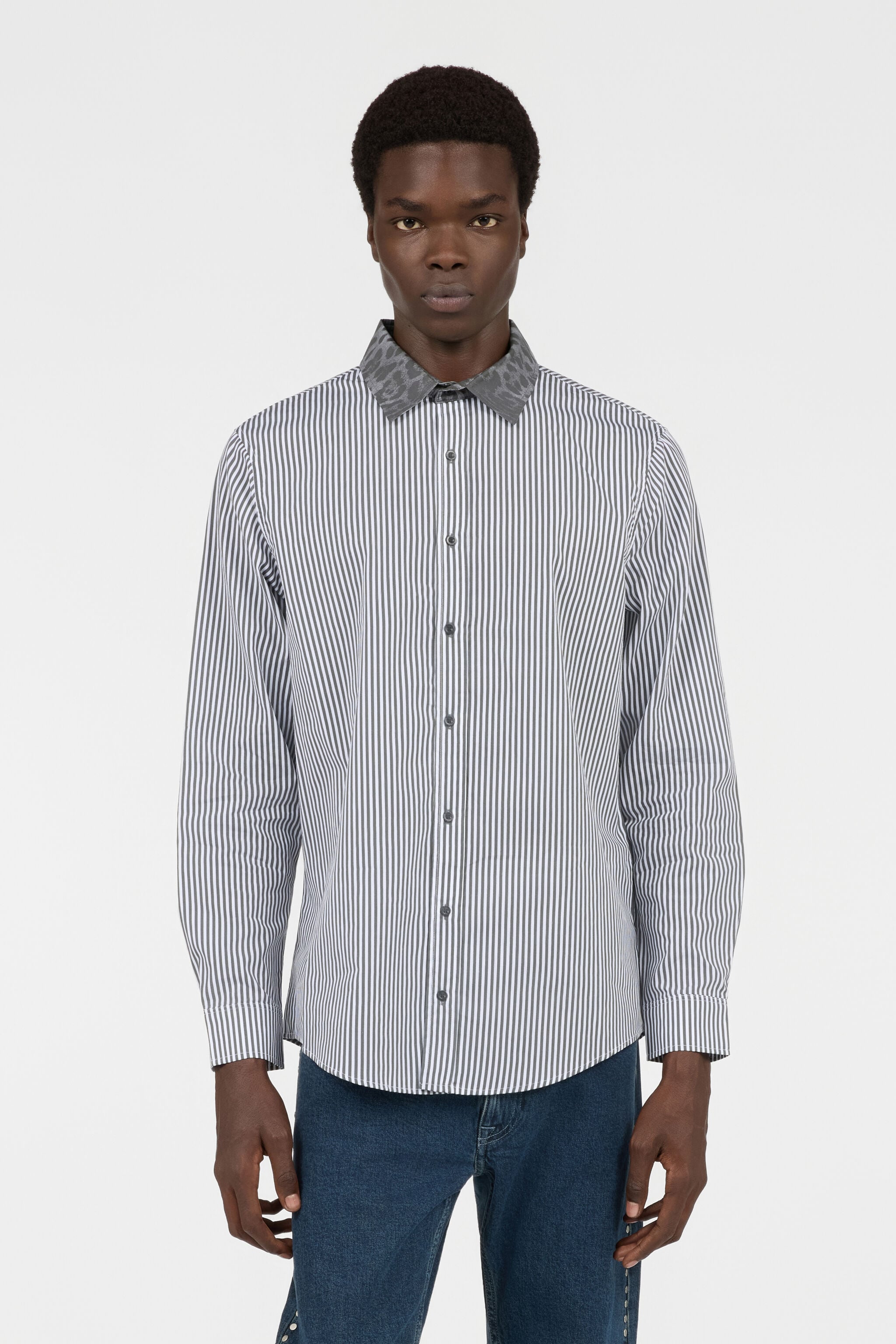 RC White Shirt with Striped Contrast Collar RC White Shirt with Striped Contrast Collar BLACK TOT70D-CH032