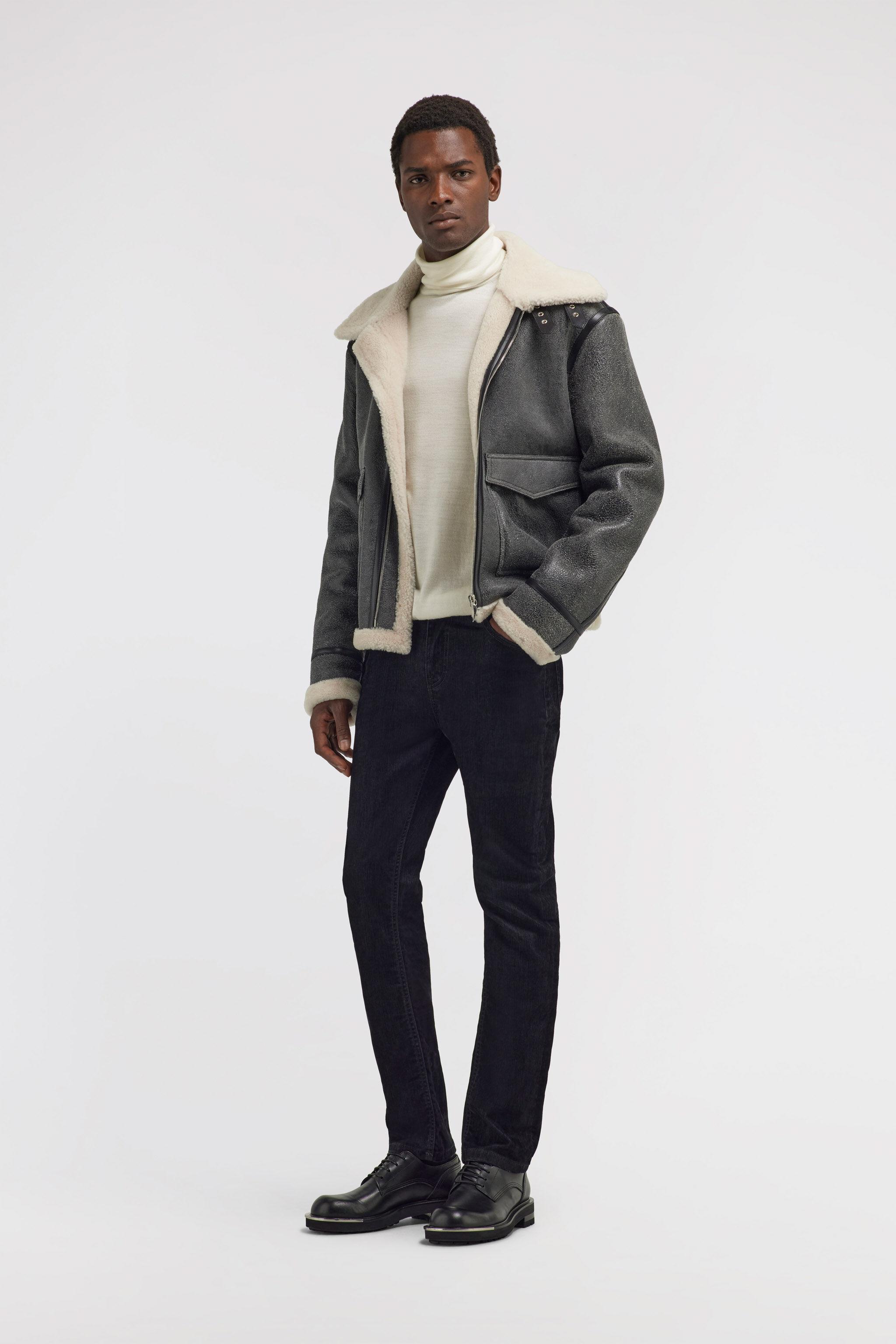 RC Regular Turtleneck Sweater White SRM621-MA006