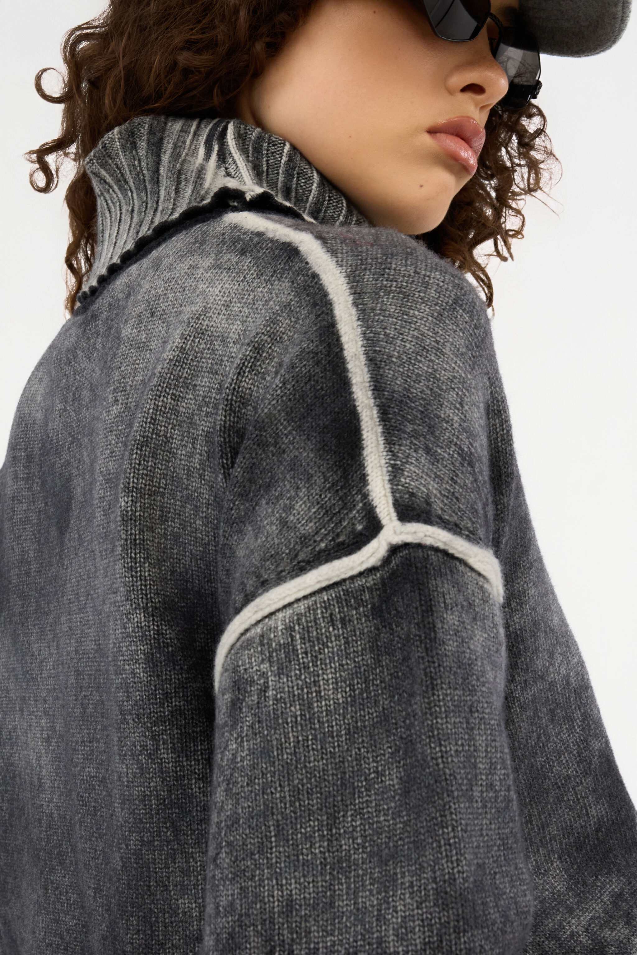 JC Grey Turtleneck Sweater With Heart Logo JC Grey Turtleneck Sweater With Heart Logo BLACK VFM045-VF301
