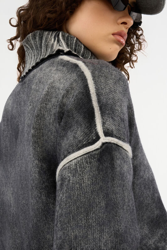 JC Grey Turtleneck Sweater With Heart Logo JC Grey Turtleneck Sweater With Heart Logo BLACK VFM045-VF301