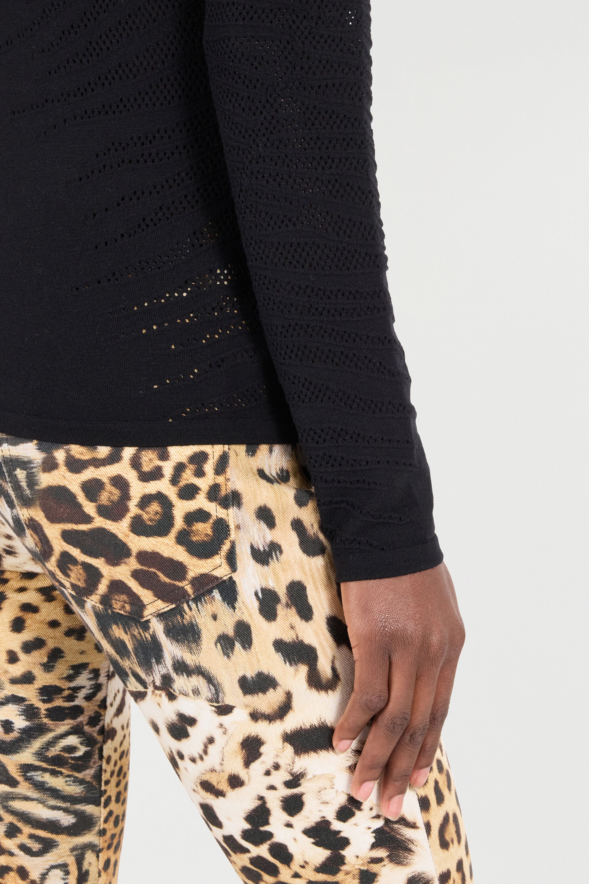 RC Pull À Motif Tiger Skin Ajouré RC Pull À Motif Tiger Skin Ajouré Noir UKM602-MQ014