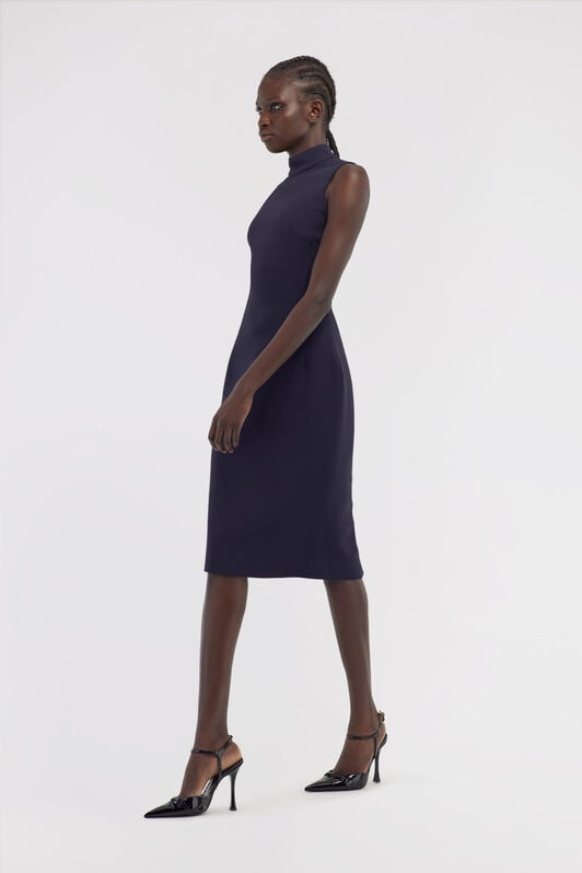 RC Dunkelblaues Midi-Kleid Mit Hohem Kragen RC Dunkelblaues Midi-Kleid Mit Hohem Kragen Dunkelblau NOT10A-KU014