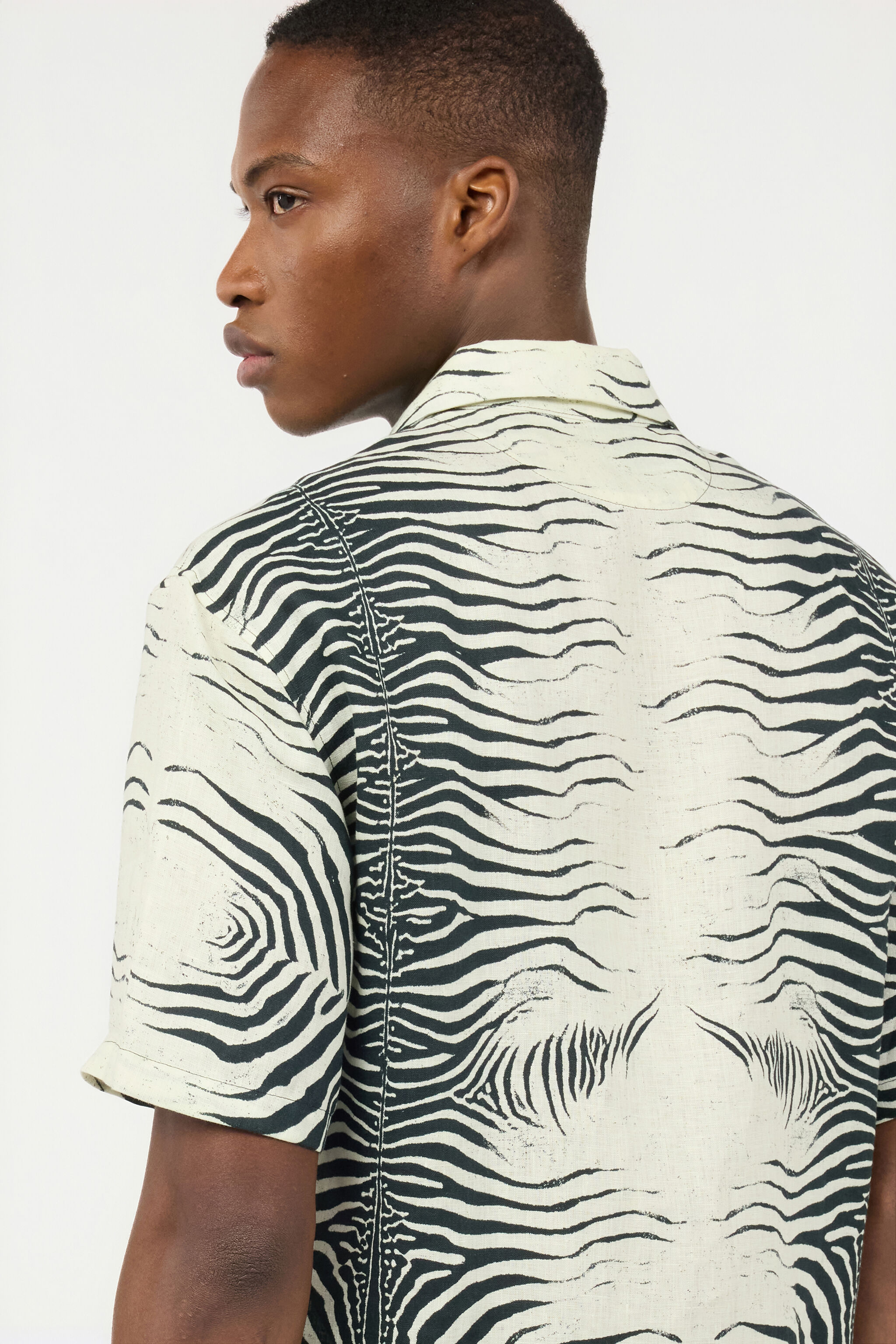 Linen Shirt With Mini Zebra Print in Black/White for Men | Roberto