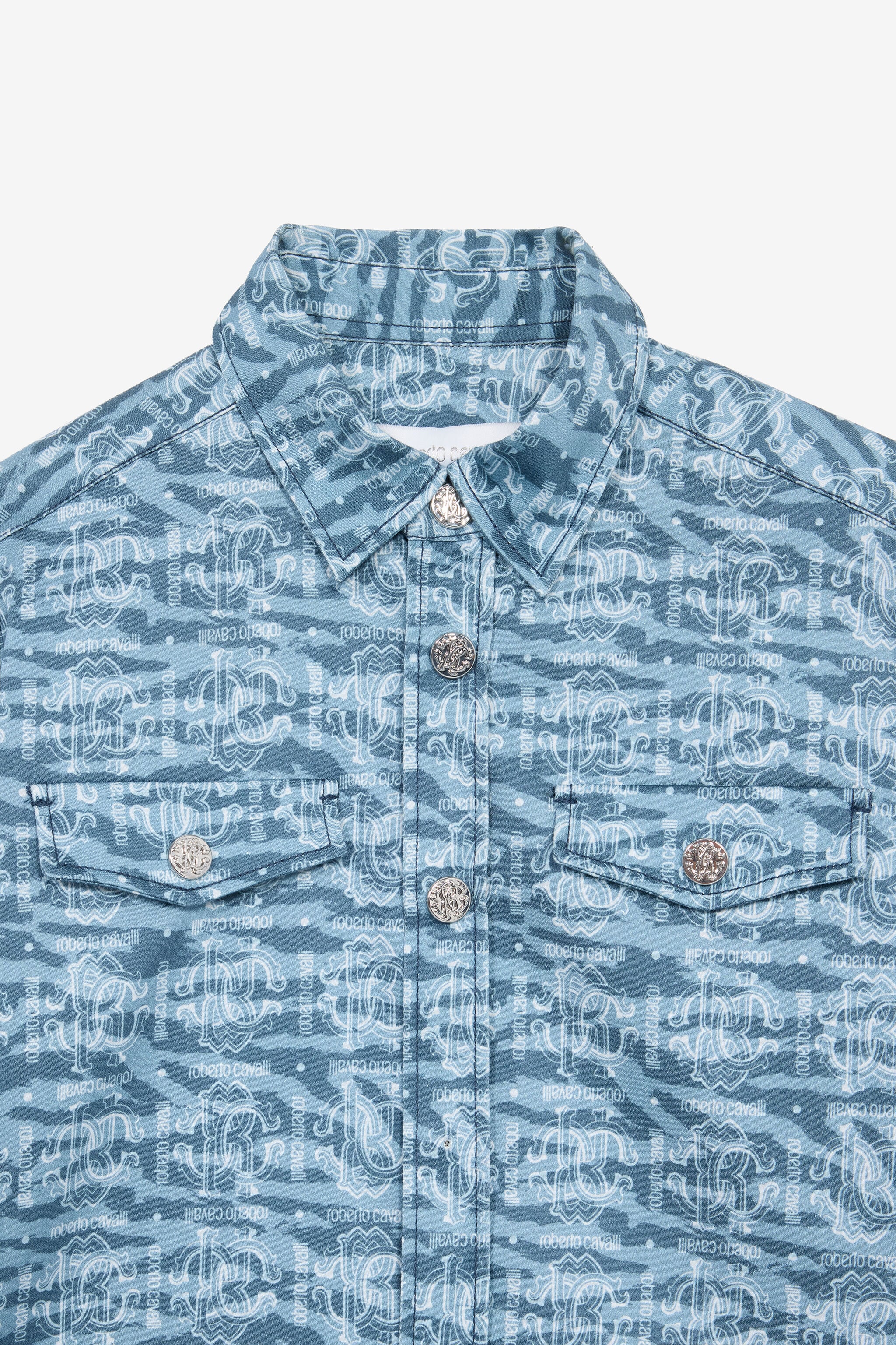 JU Camisa Con Estampado Piel De Tigre Y Parche JU Camisa Con Estampado Piel De Tigre Y Parche Azul claro UJT70E-6SO44
