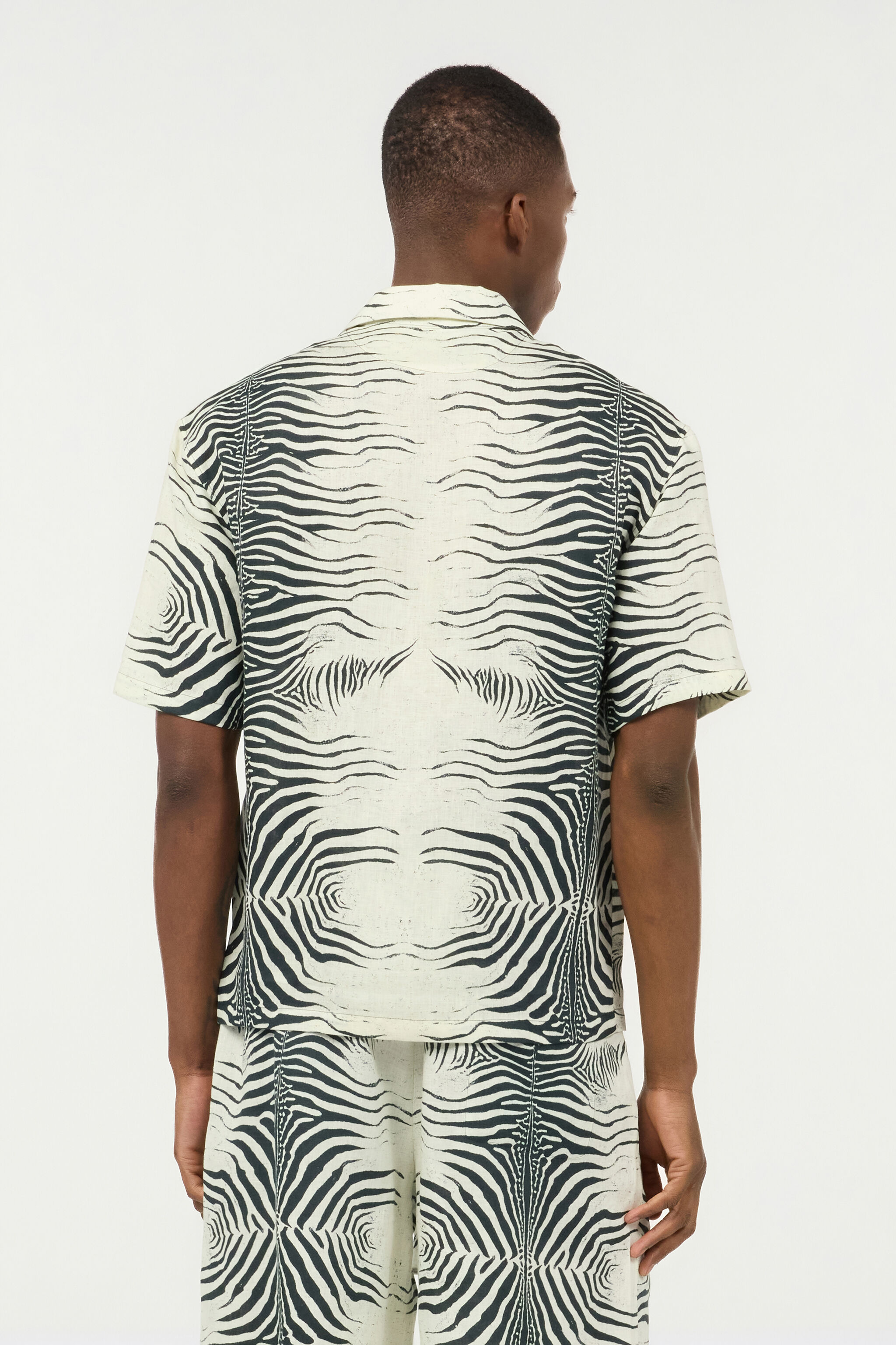Linen Shirt With Mini Zebra Print in Black/White for Men | Roberto
