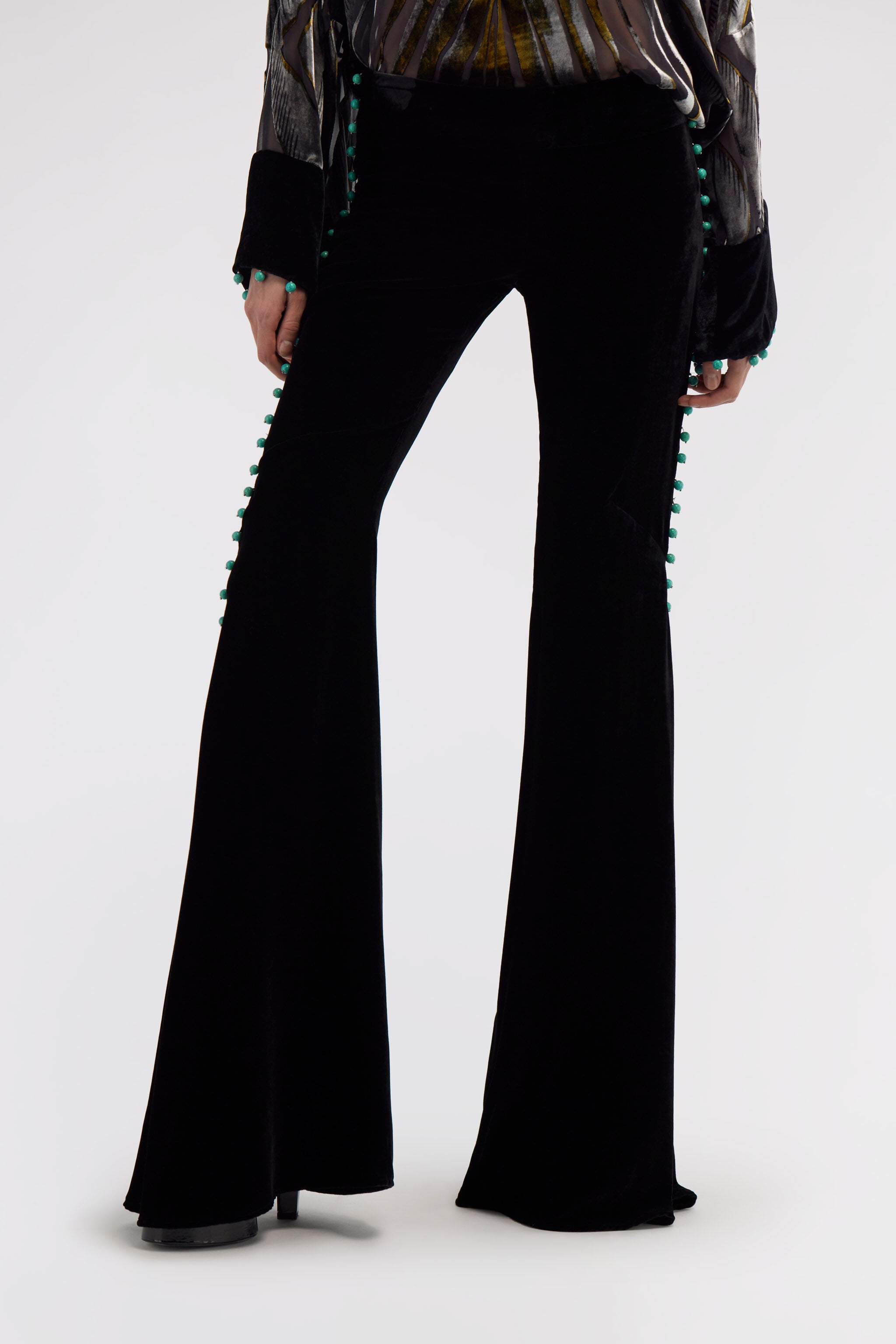 RC Pantalon Évasé en Velours Noir à Perles RC Pantalon Évasé en Velours Noir à Perles Noir RKR200-VL067