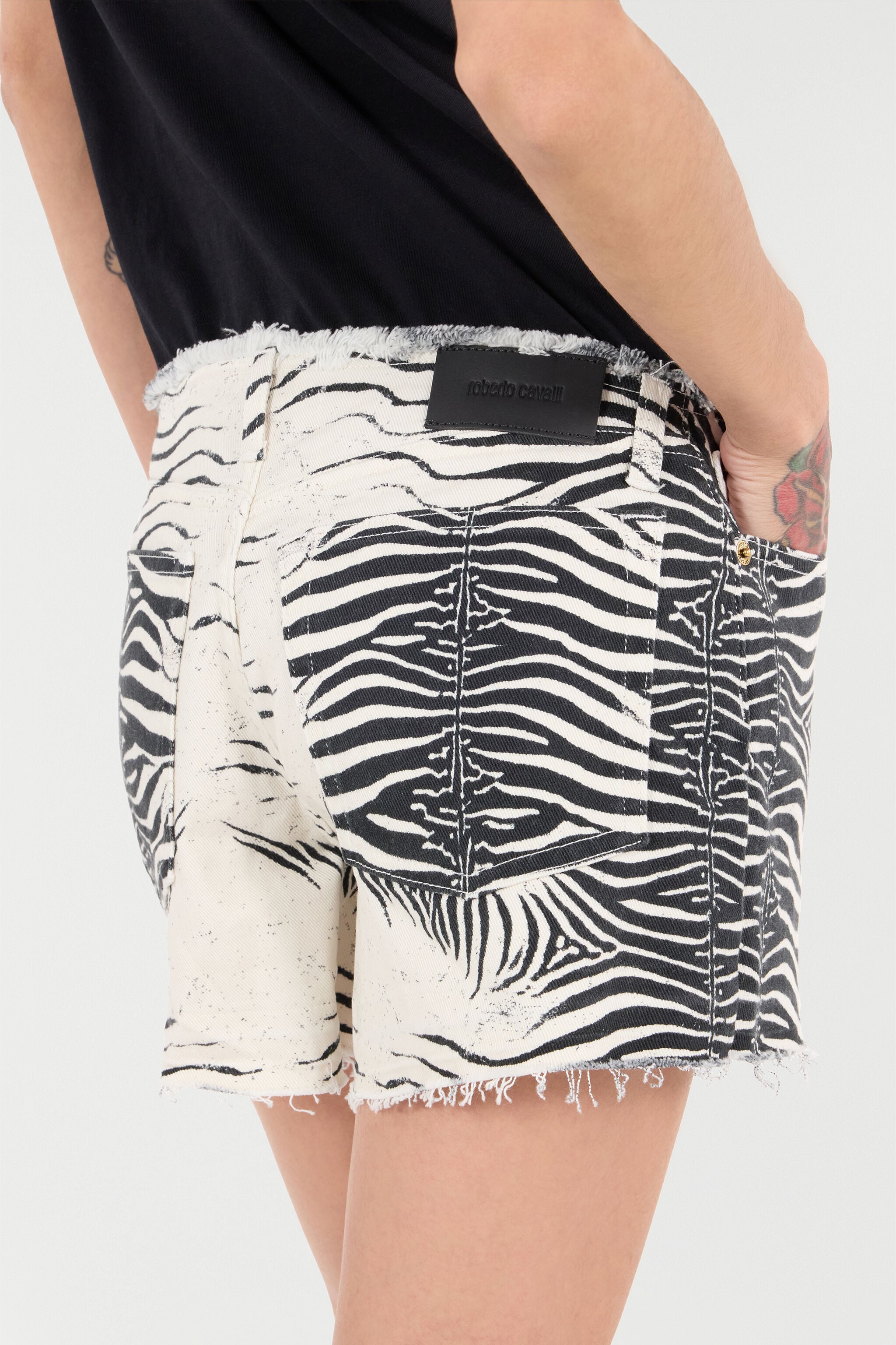 RC Frayed Shorts With White Tigress Print RC Frayed Shorts With White Tigress Print Black/White UKJ224-DAN49