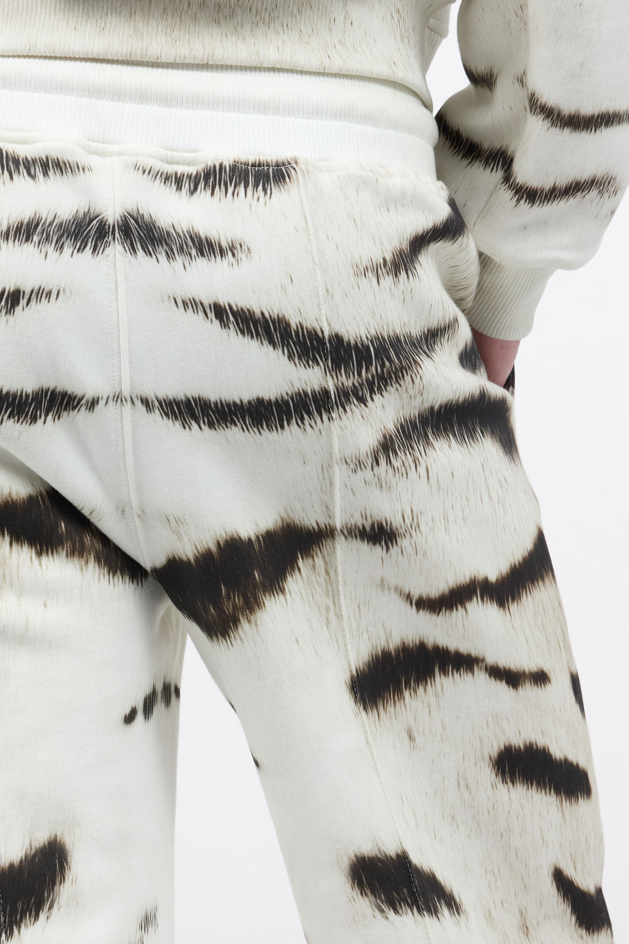 RC Man Sports Pants With White Tigresse OGAT X Roberto Cavalli Print Black/White UNT25A-2GA39