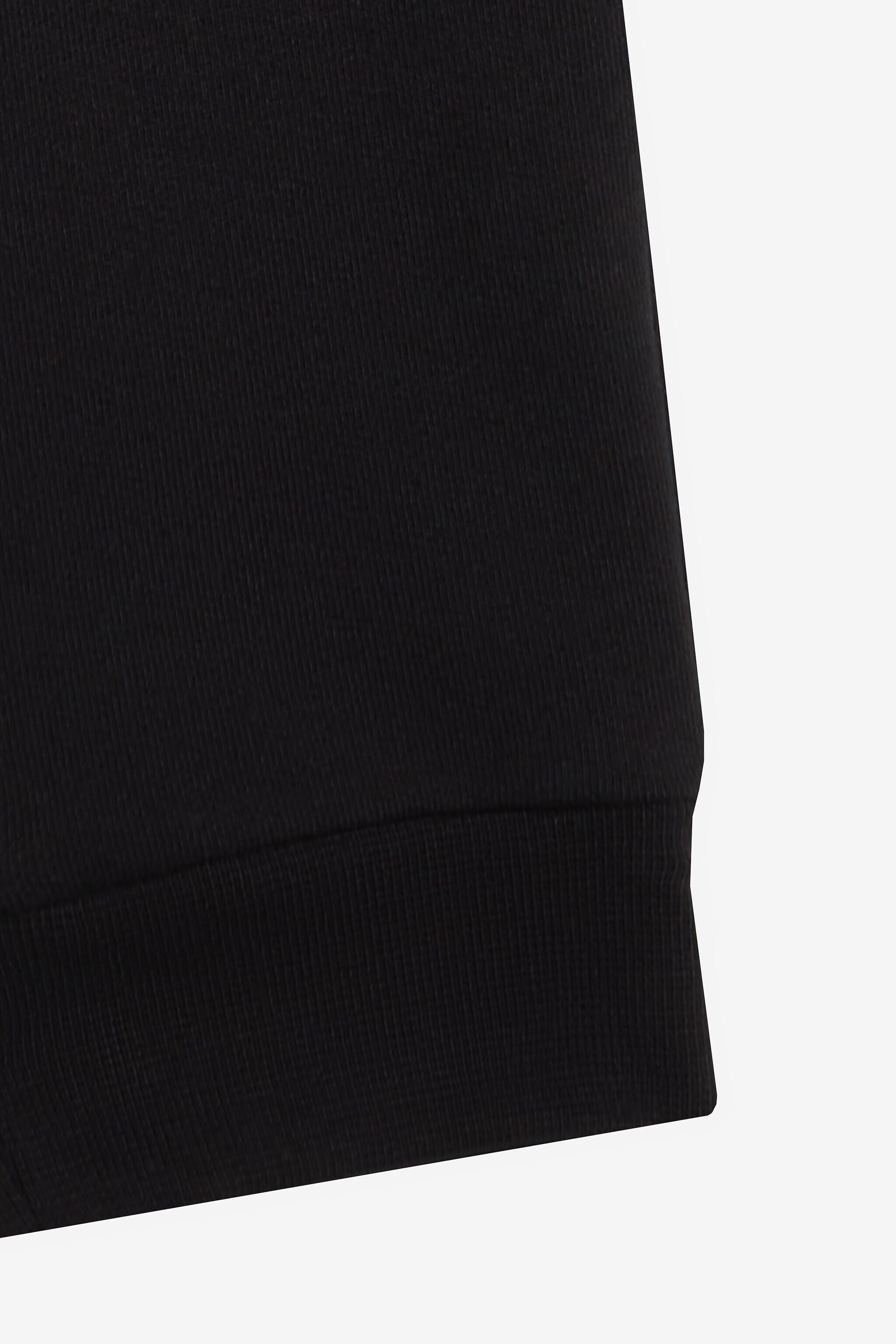 JU Jogger À Imprimé Roses Sur Une Jambe JU Jogger À Imprimé Roses Sur Une Jambe Noir UJT23A-CF050