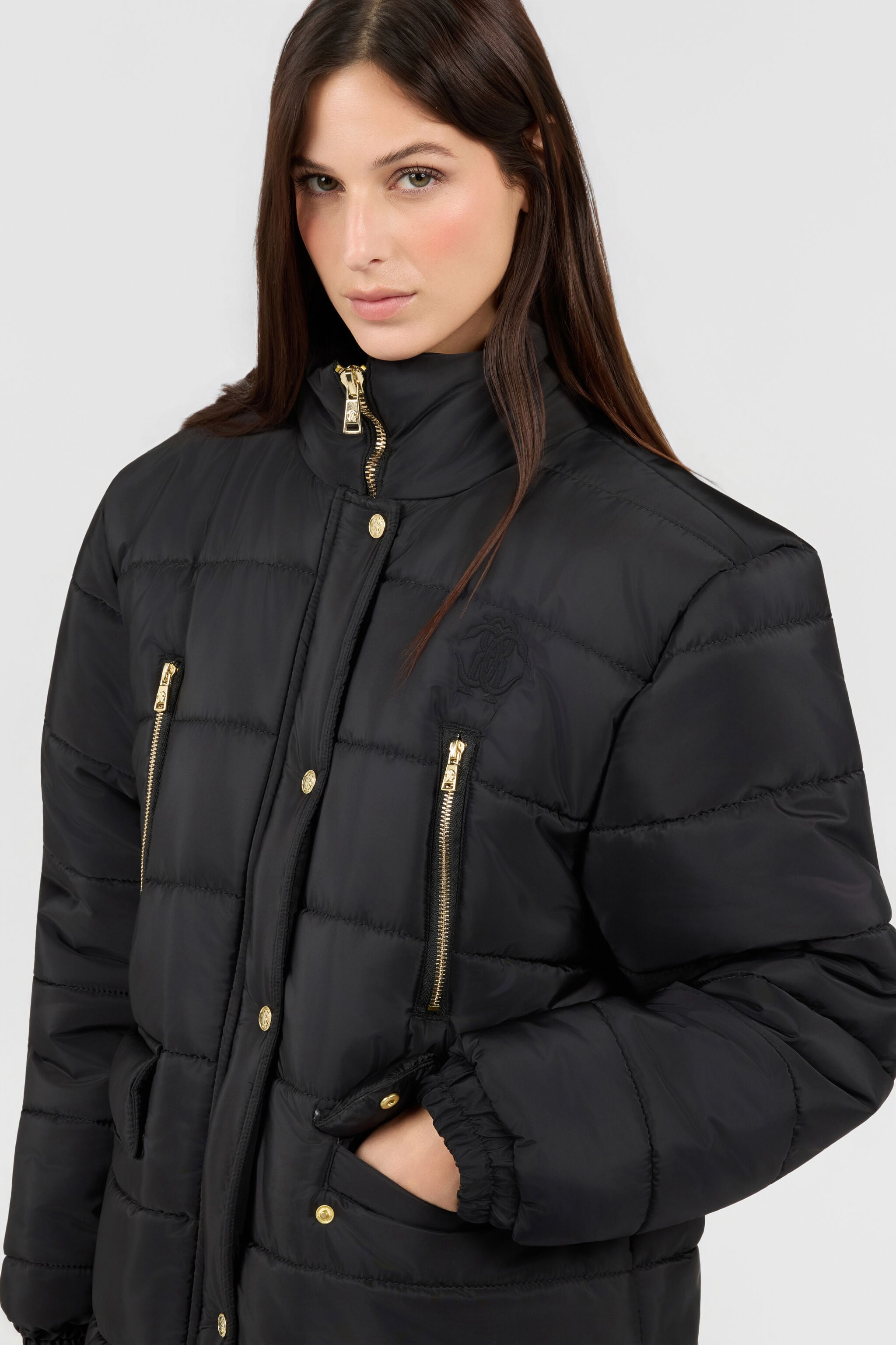 RC Schwarze Lange Pufferjacke Mit Hohem Kragen RC Schwarze Lange Pufferjacke Mit Hohem Kragen BLACK TOT40B-FT014