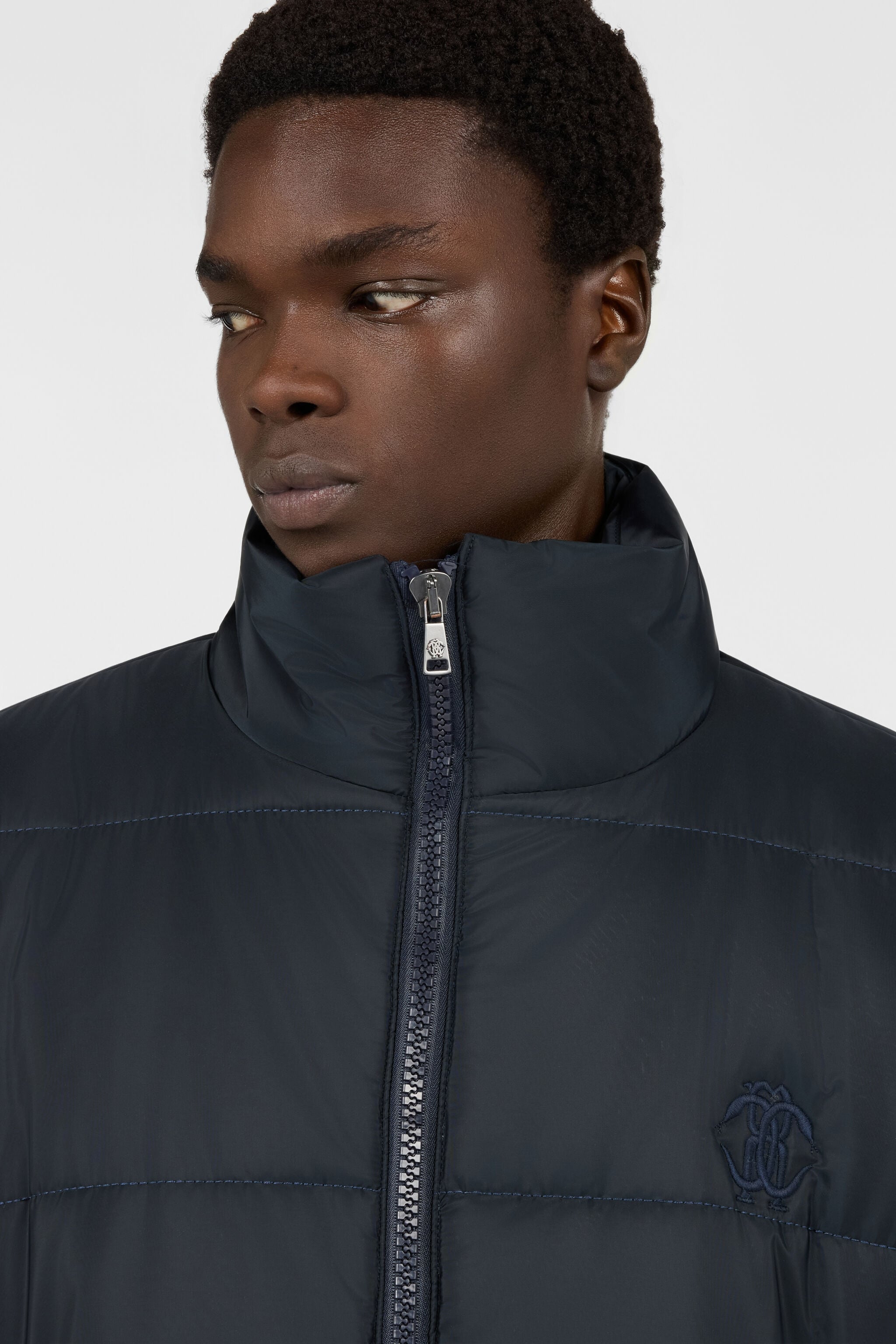 RC Marineblaue Steppjacke mit Stehkragen und Reißverschluss RC Marineblaue Steppjacke mit Stehkragen und Reißverschluss DENIM TOT40D-FT143