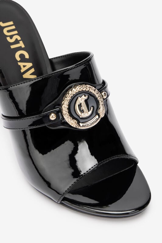 JC Mules Negros De Charol Con Medallón Del Logo JC Mules Negros De Charol Con Medallón Del Logo BLACK UFS060-UF382