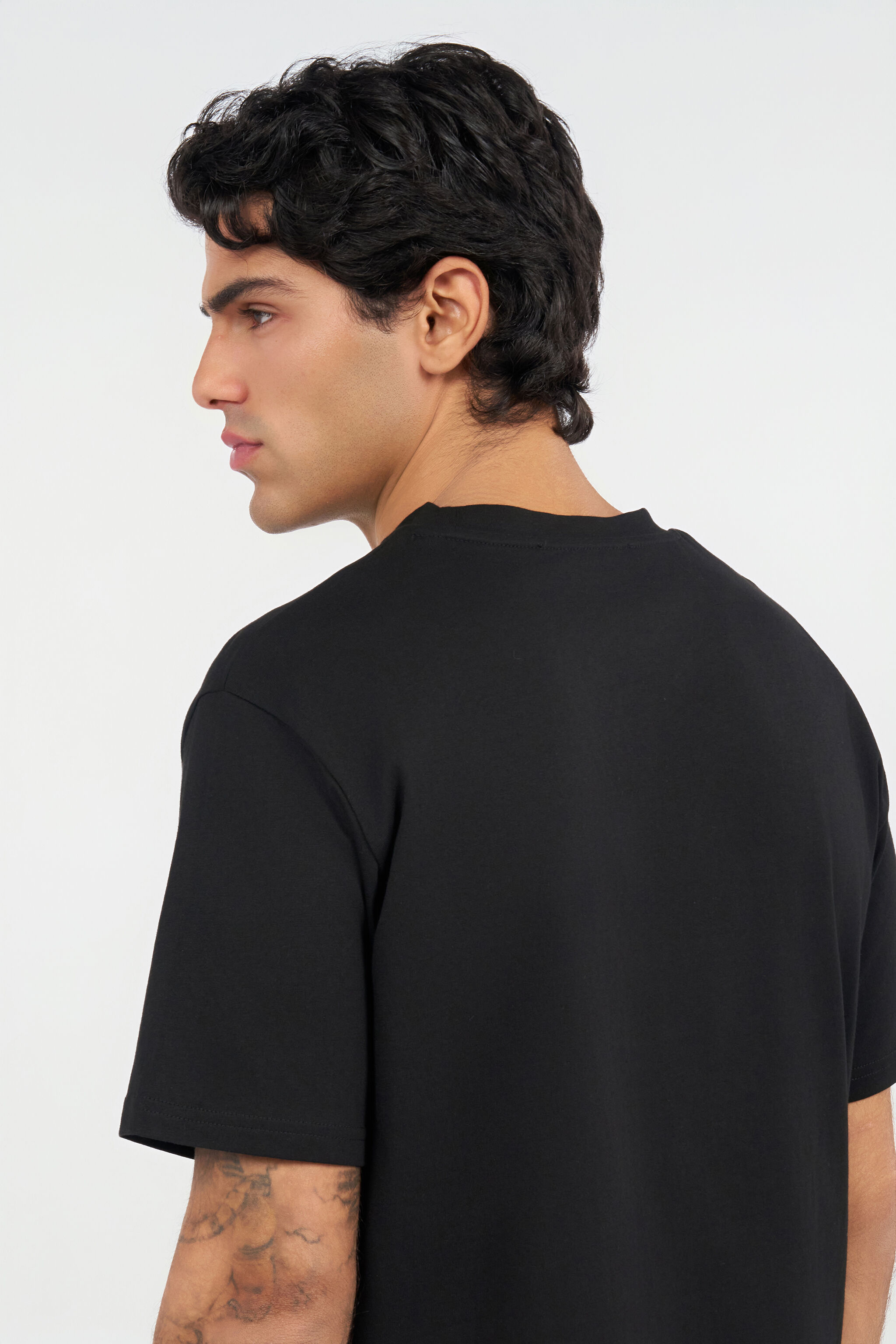 RC Schwarzes T-Shirt mit Monogram RC RC Schwarzes T-Shirt mit Monogram RC BLACK QOT60D-JD060