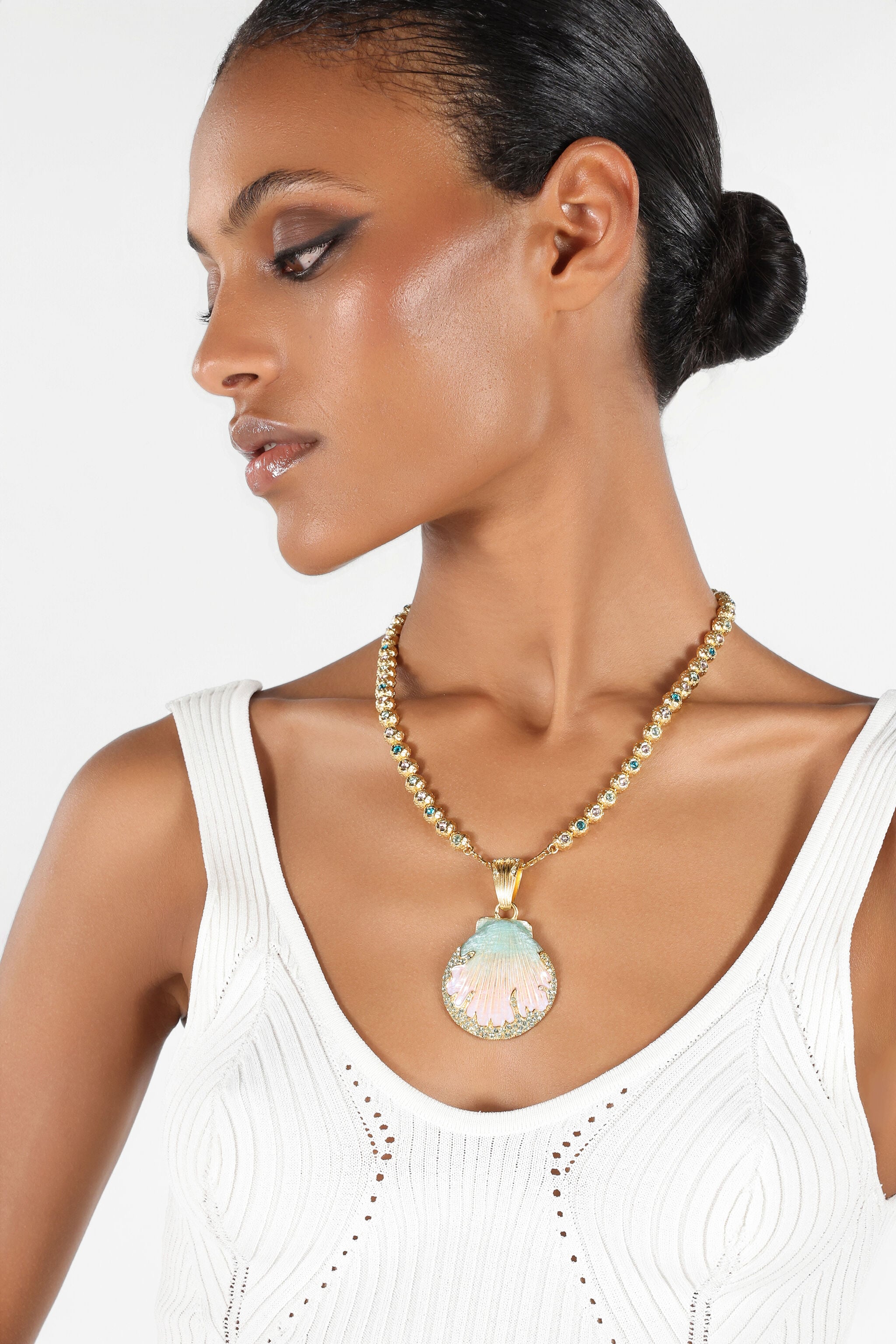 RC Necklace With Shell Pendant And Crystals Gold UWG018-AM072