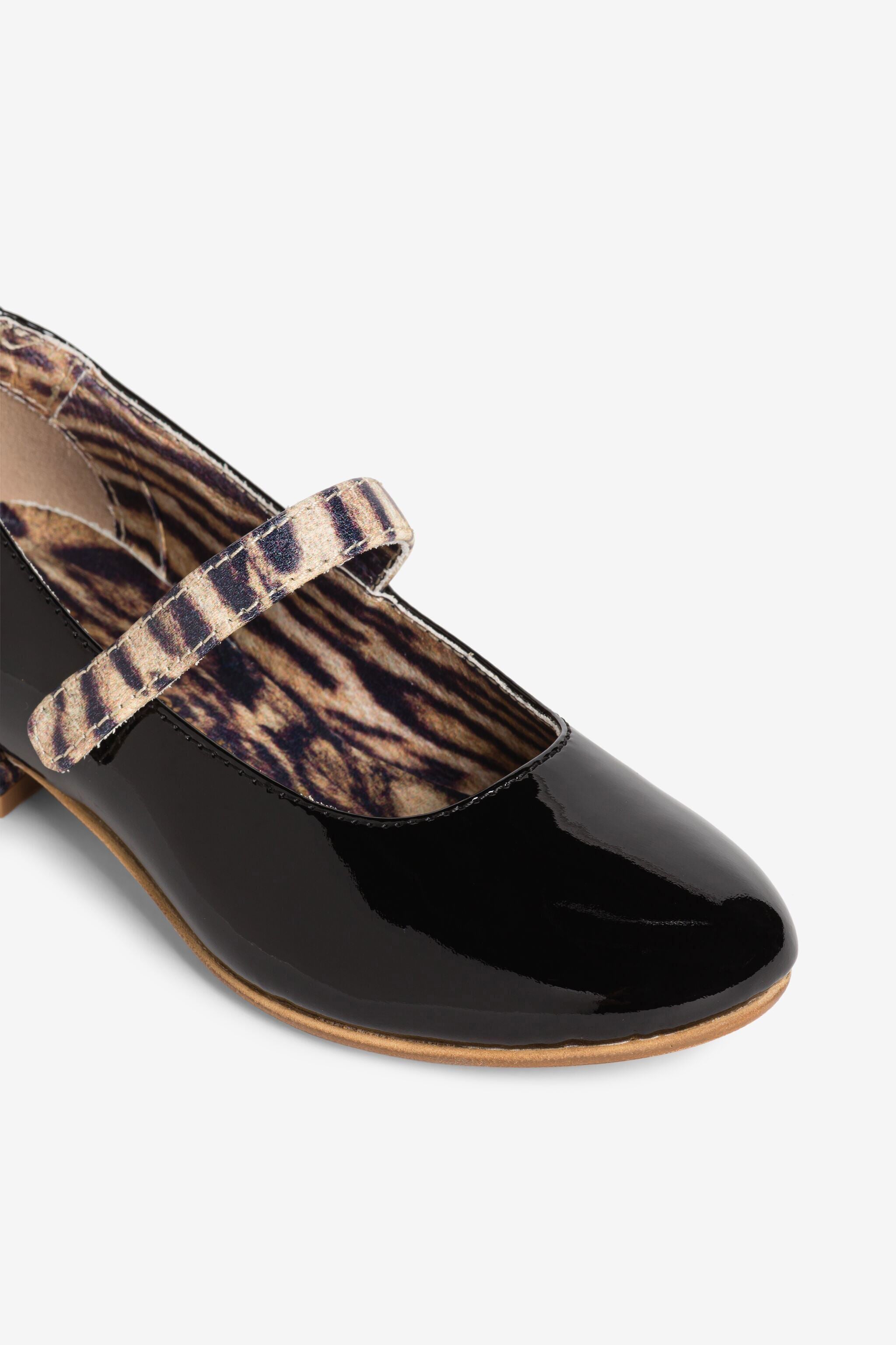 JU Logo-Print Ballet Flats JU Logo-Print Ballet Flats Black PJS003-PL001