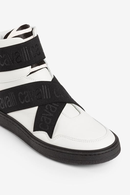 JU Logo-Print Hi-Top Sneakers JU Logo-Print Hi-Top Sneakers Blanco/Negro PJS031-PN003
