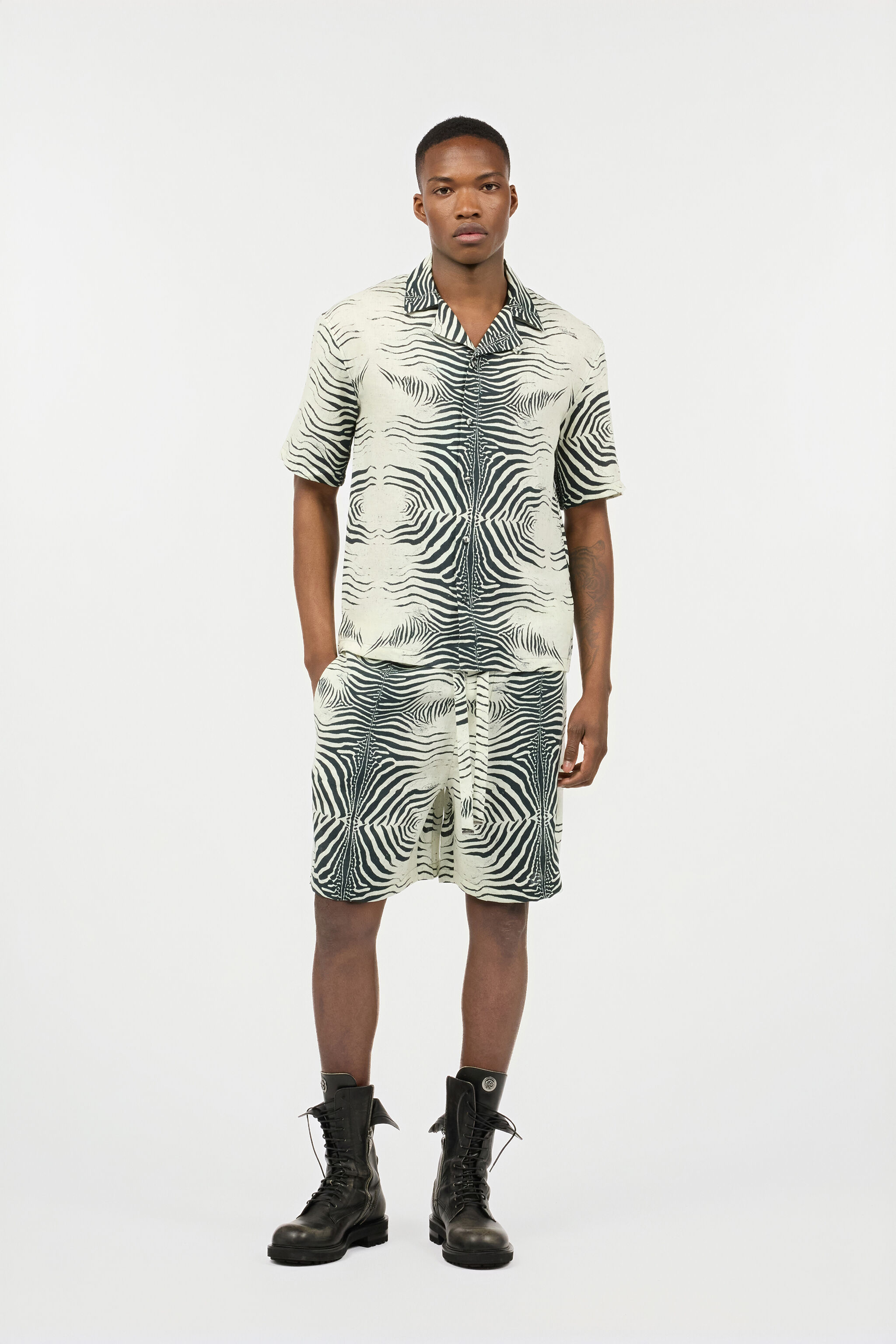 Linen Shirt With Mini Zebra Print in Black/White for Men | Roberto