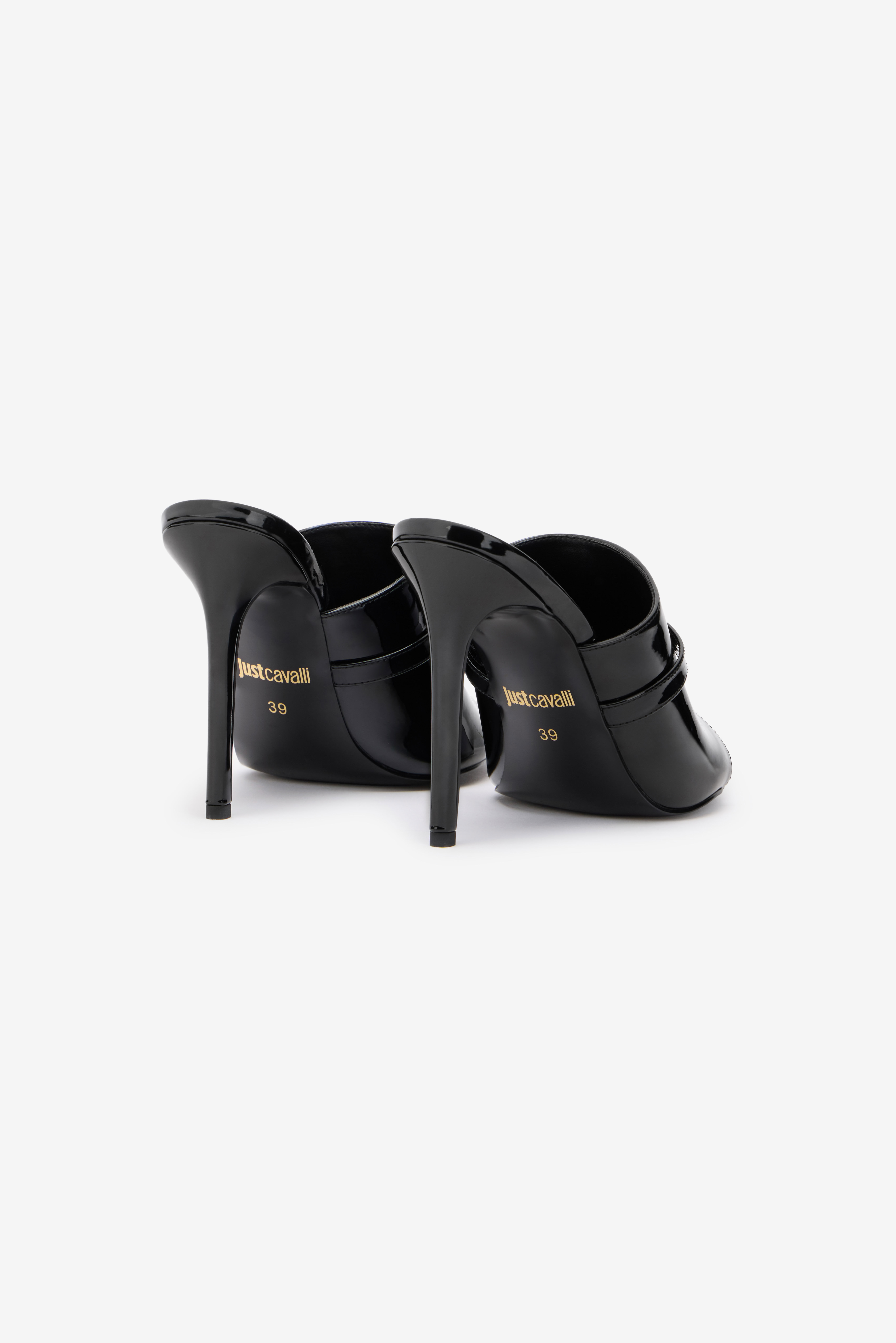 JC Mules Negros De Charol Con Medallón Del Logo JC Mules Negros De Charol Con Medallón Del Logo BLACK UFS060-UF382