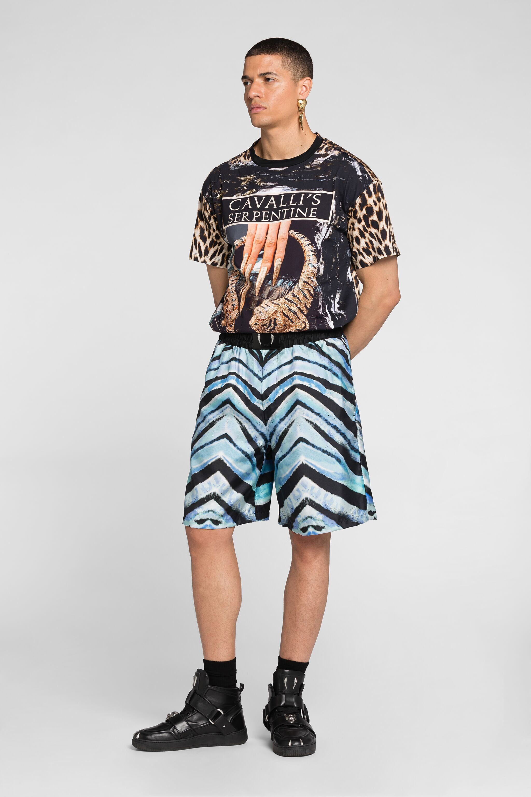 roberto cavalli 2004SSアニマルプリントシルクスイムショーツ Zebra-Print Silk Shorts in Light blue/Black for Men | Roberto Cavalli®