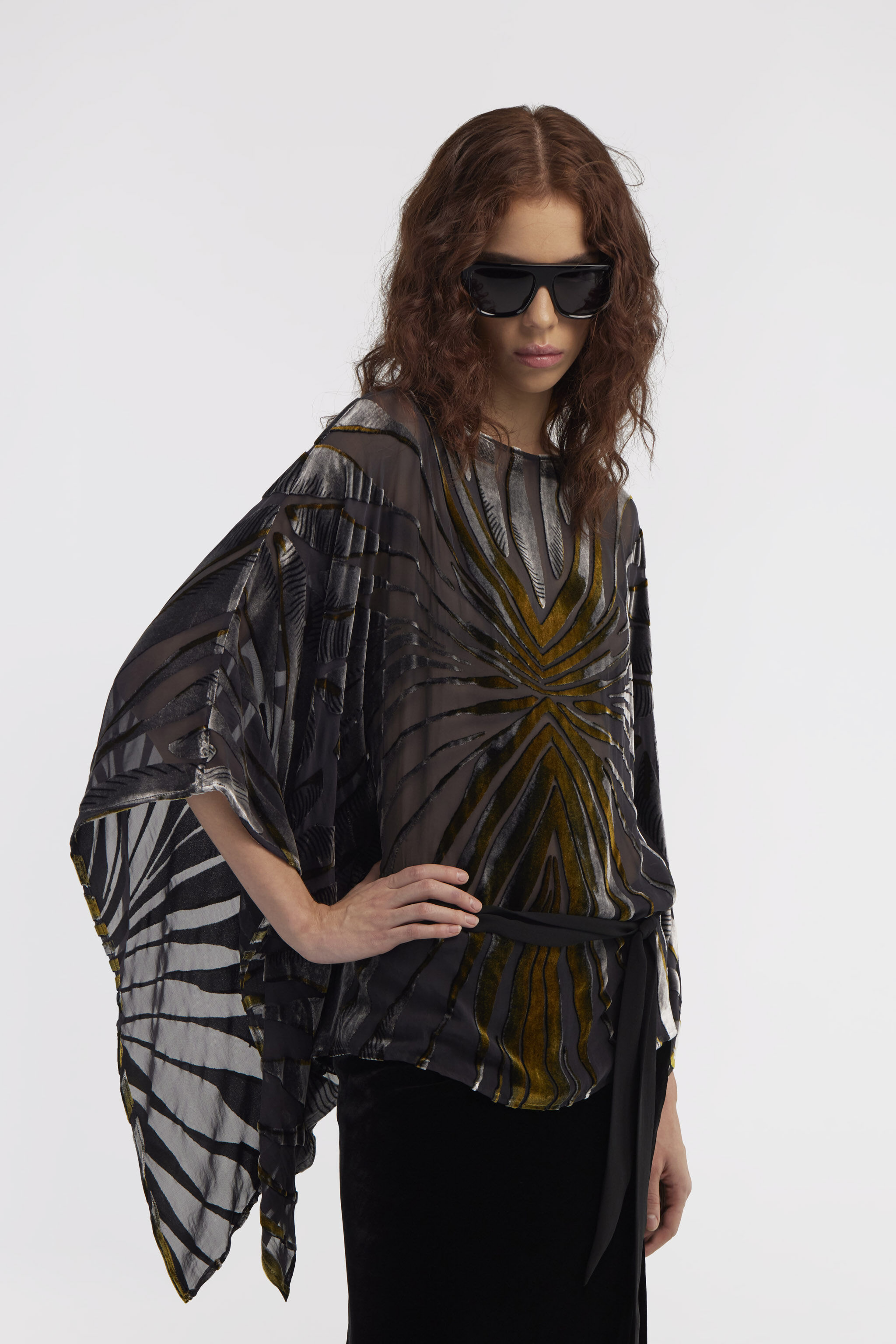 RC Blusa caftano stampata nera con cintura a fusciacca RC Blusa caftano stampata nera con cintura a fusciacca Nero RWT725-VLI15
