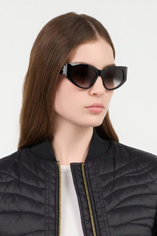 JC Sunglasses with bold cat-eye frame JC Sunglasses with bold cat-eye frame SHINY BLACK VALD16-ID256
