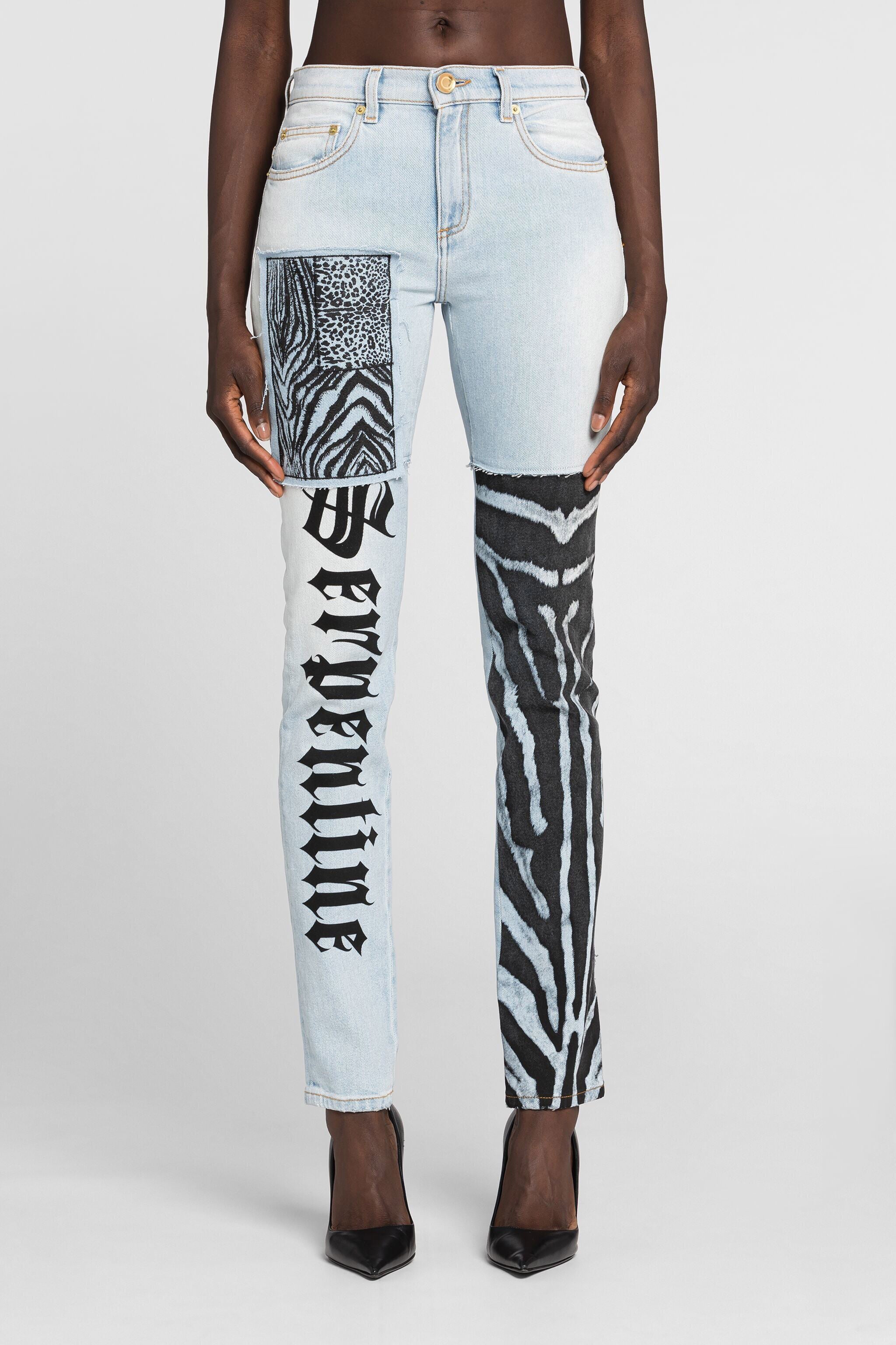 RC Jeans mit animalischer Patchwork-Print und Applikationen RC Jeans mit animalischer Patchwork-Print und Applikationen Hellblau OQJ232-DS020