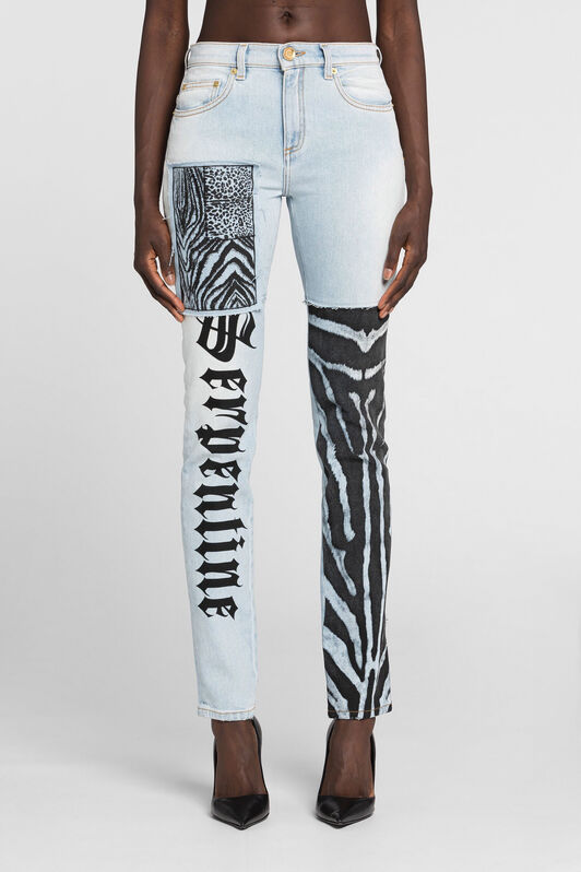 RC Jeans mit animalischer Patchwork-Print und Applikationen RC Jeans mit animalischer Patchwork-Print und Applikationen Hellblau OQJ232-DS020