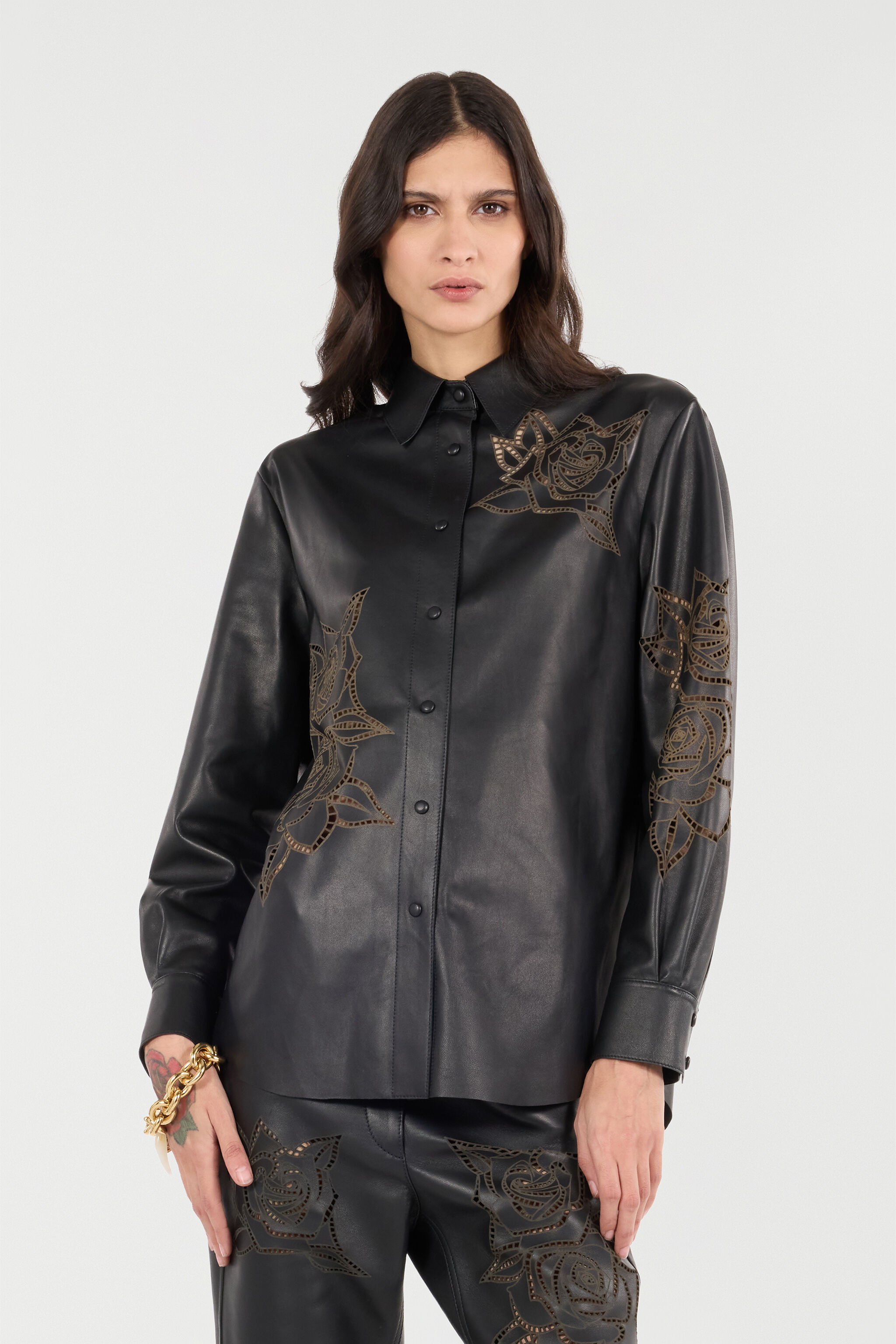 RC Chemise En Cuir Avec Roses Ajourées RC Chemise En Cuir Avec Roses Ajourées Noir UKP704-PN106