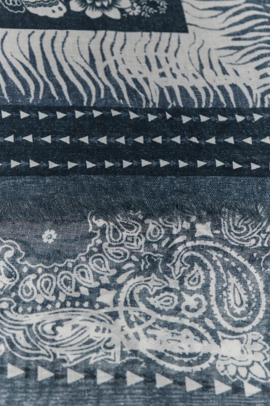 RC Shawl with Zebra Pattern and Logo RC Shawl with Zebra Pattern and Logo Blue TALR26-IR043
