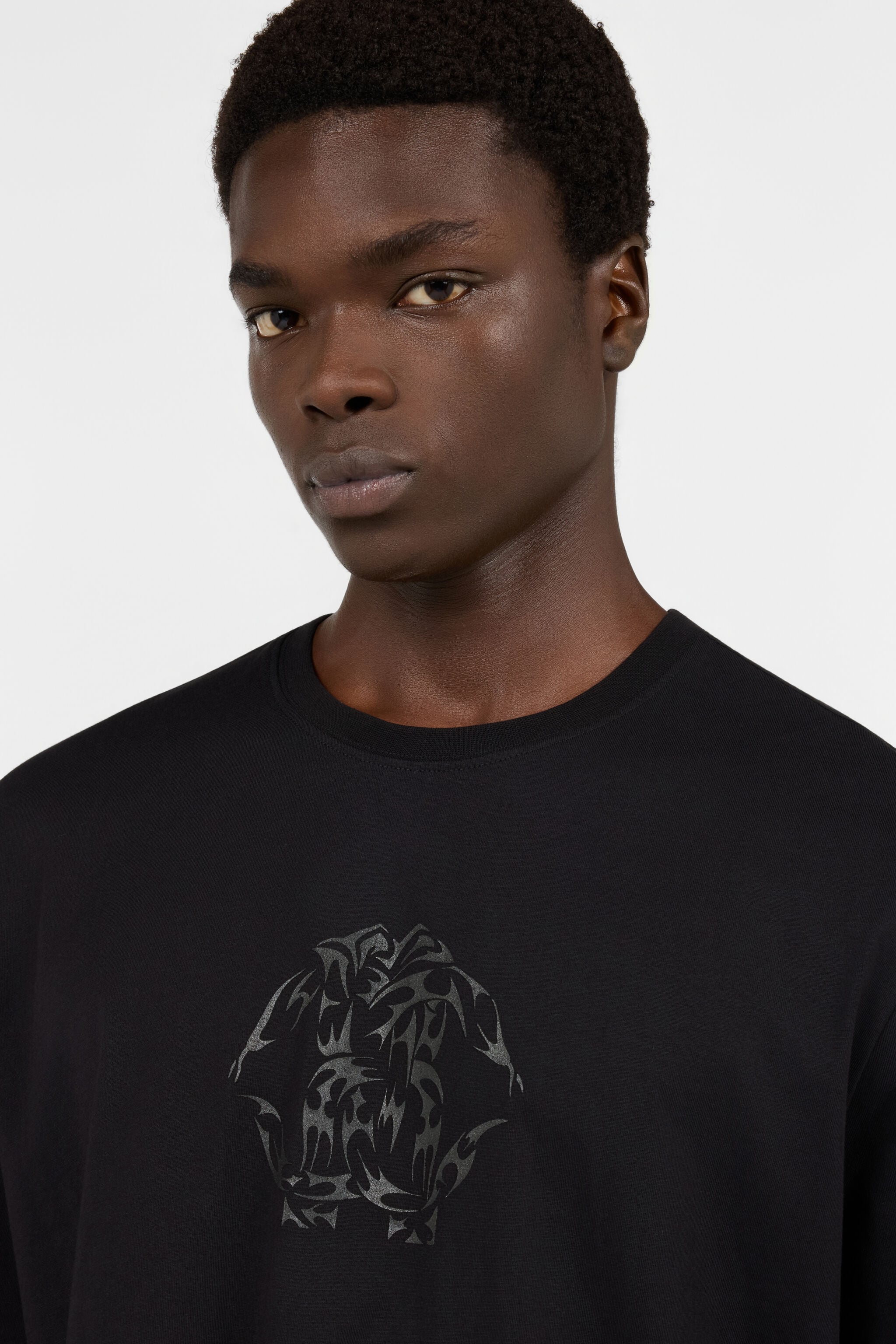 RC Schwarzes T-Shirt mit Ton-in-Ton-Logo RC Schwarzes T-Shirt mit Ton-in-Ton-Logo BLACK TOT60E-FT223