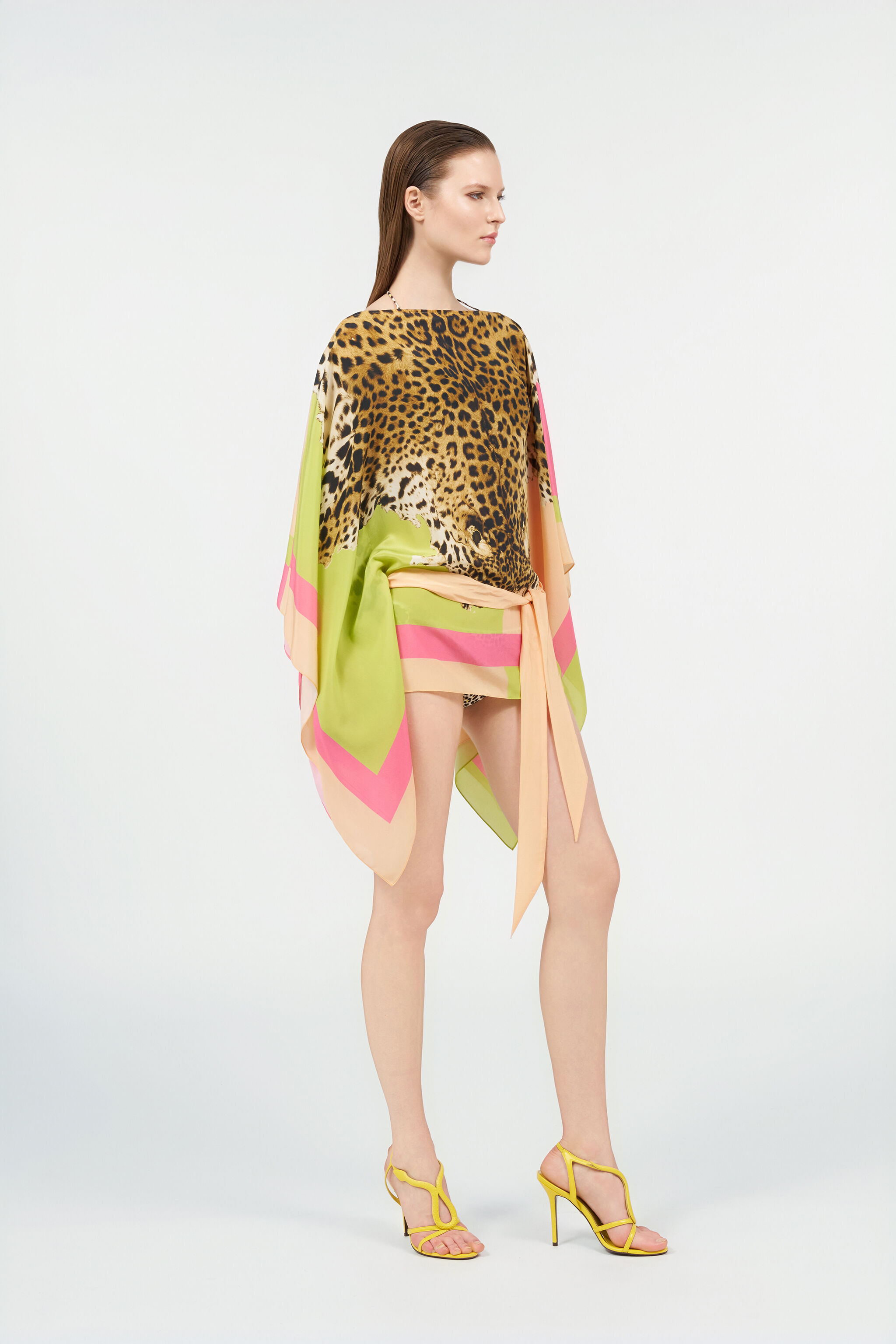 Roberto Cavalli　フード付きシルク カフタン　チュニック Silk kaftan with Cavalli Pop print in LIGHT GREEN for Women
