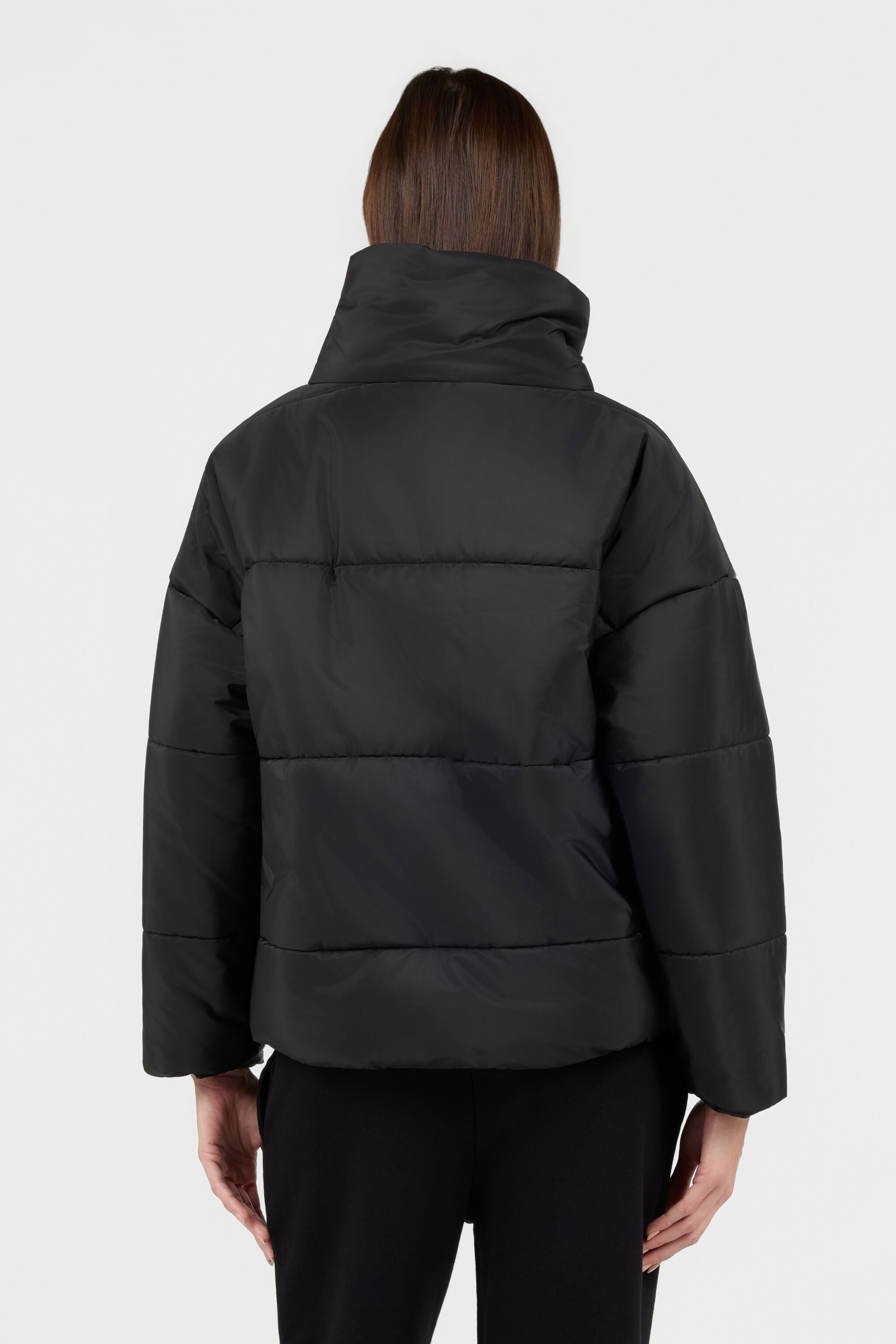 RC Schwarze Kurze Steppjacke mit Goldknopf RC Schwarze Kurze Steppjacke mit Goldknopf BLACK TOT40A-FT003