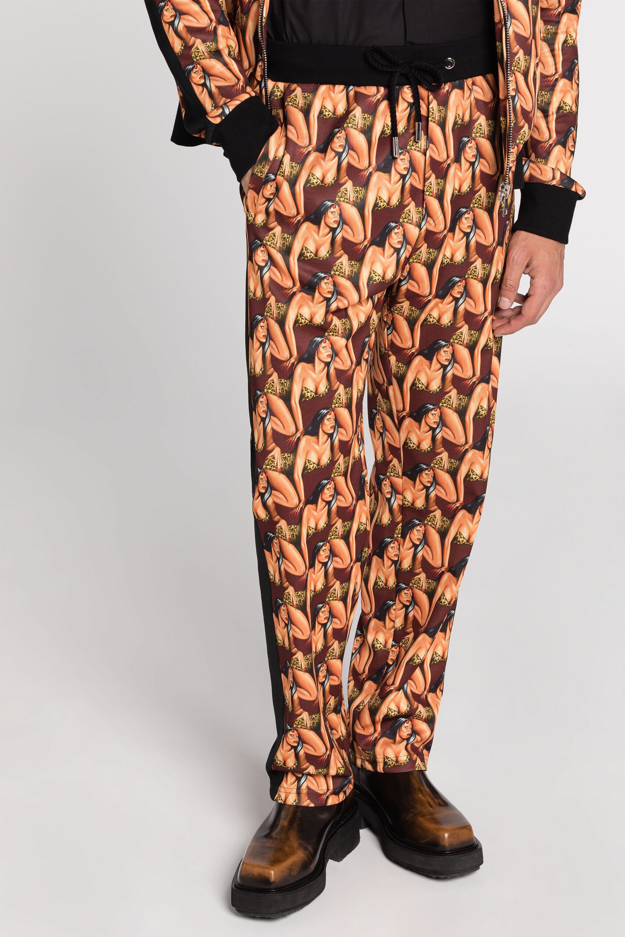 RC Pantalón de deporte con estampado gráfico Marrón RRT25G-2OH24