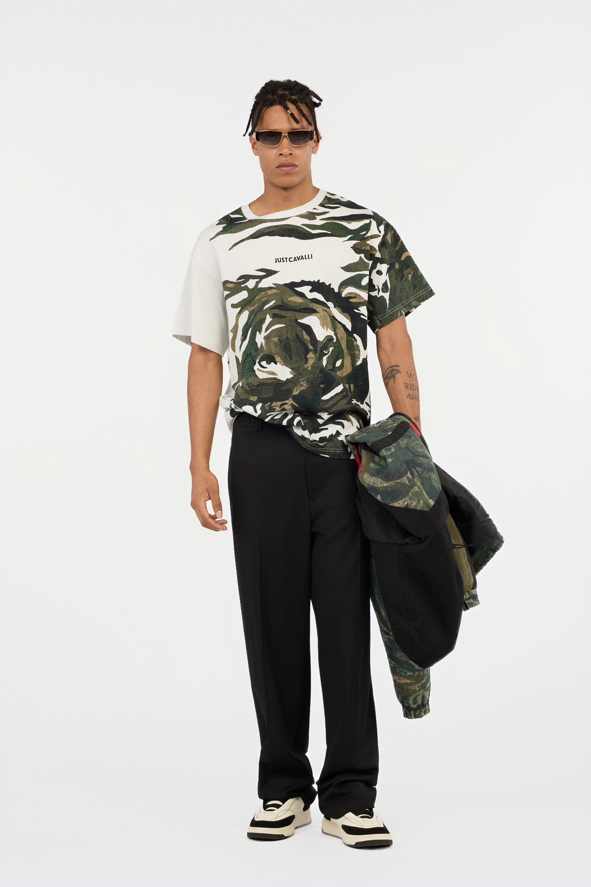 JC Camiseta Con Estampado Tiger Camu OFF WHITE VFT050-VF094