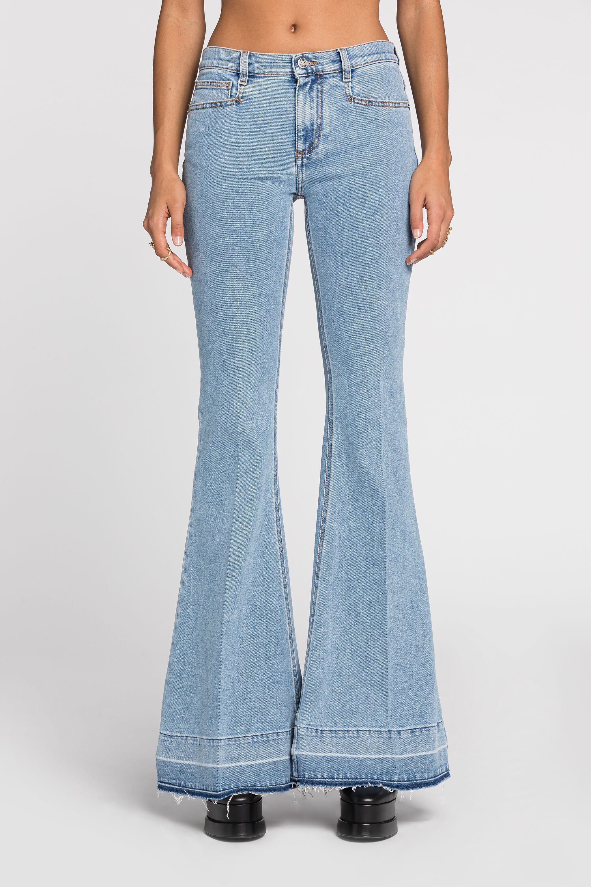 RC Mid-rise flared jeans RC Mid-rise flared jeans Light blue RKJ205-DS001